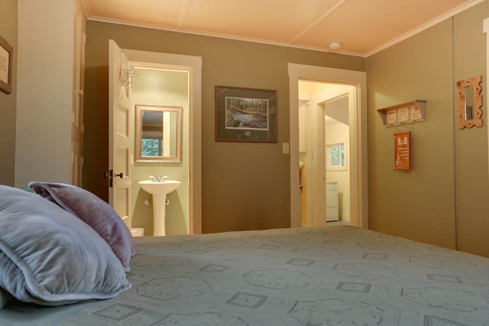 Molalla River Cottage 1 BD Vacation Rental in Molalla, OR Vacasa