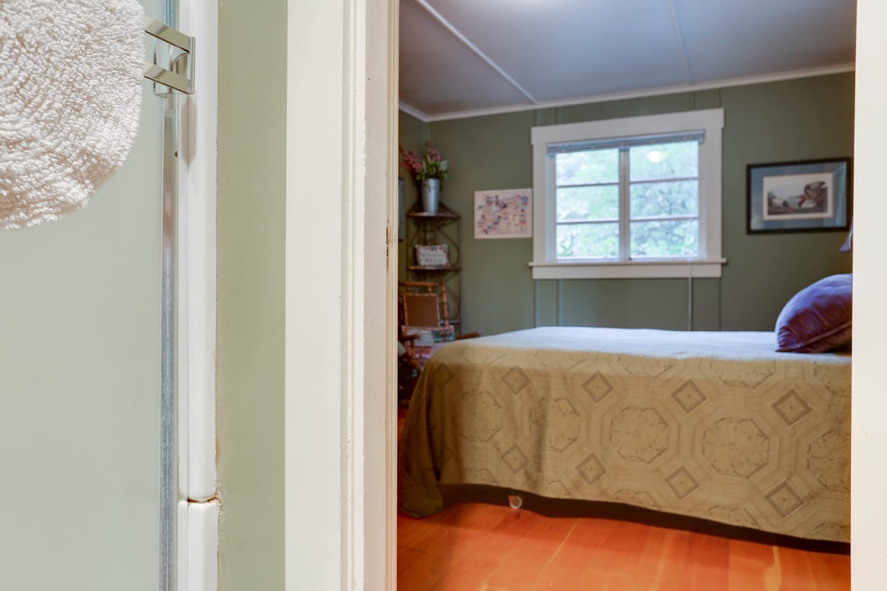 Molalla River Cottage 1 BD Vacation Rental in Molalla, OR Vacasa