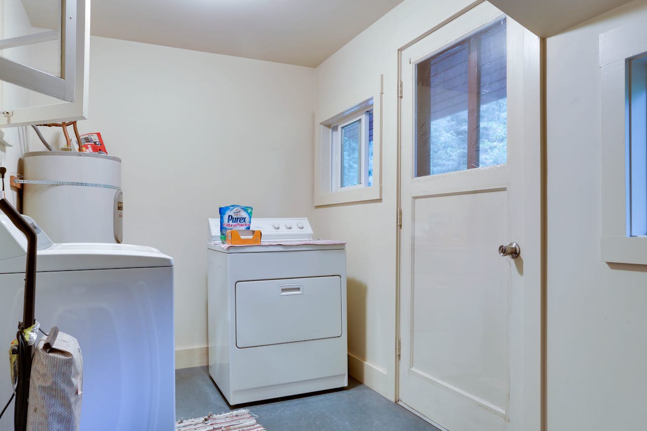 Molalla River Cottage 1 BD Vacation Rental in Molalla, OR Vacasa