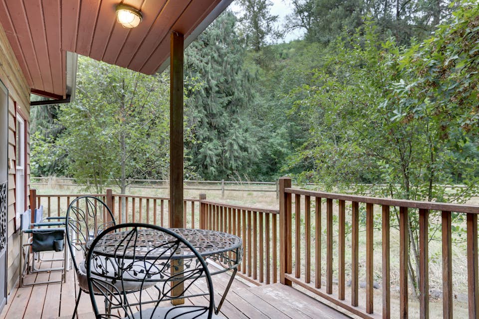 Molalla River Cottage 1 BD Vacation Rental in Molalla, OR Vacasa