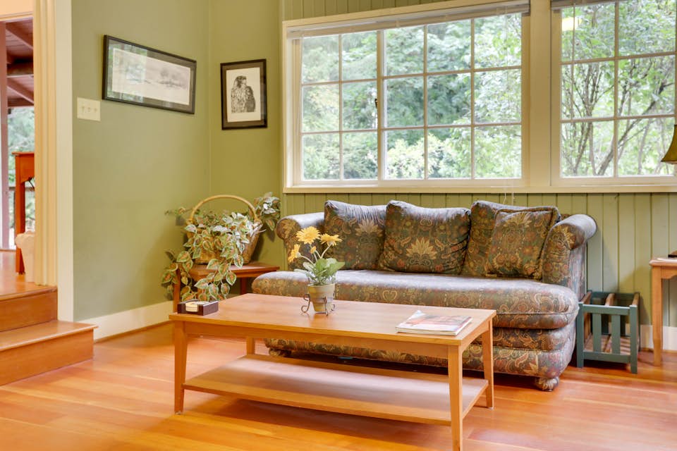 Molalla River Cottage 1 BD Vacation Rental in Molalla, OR Vacasa