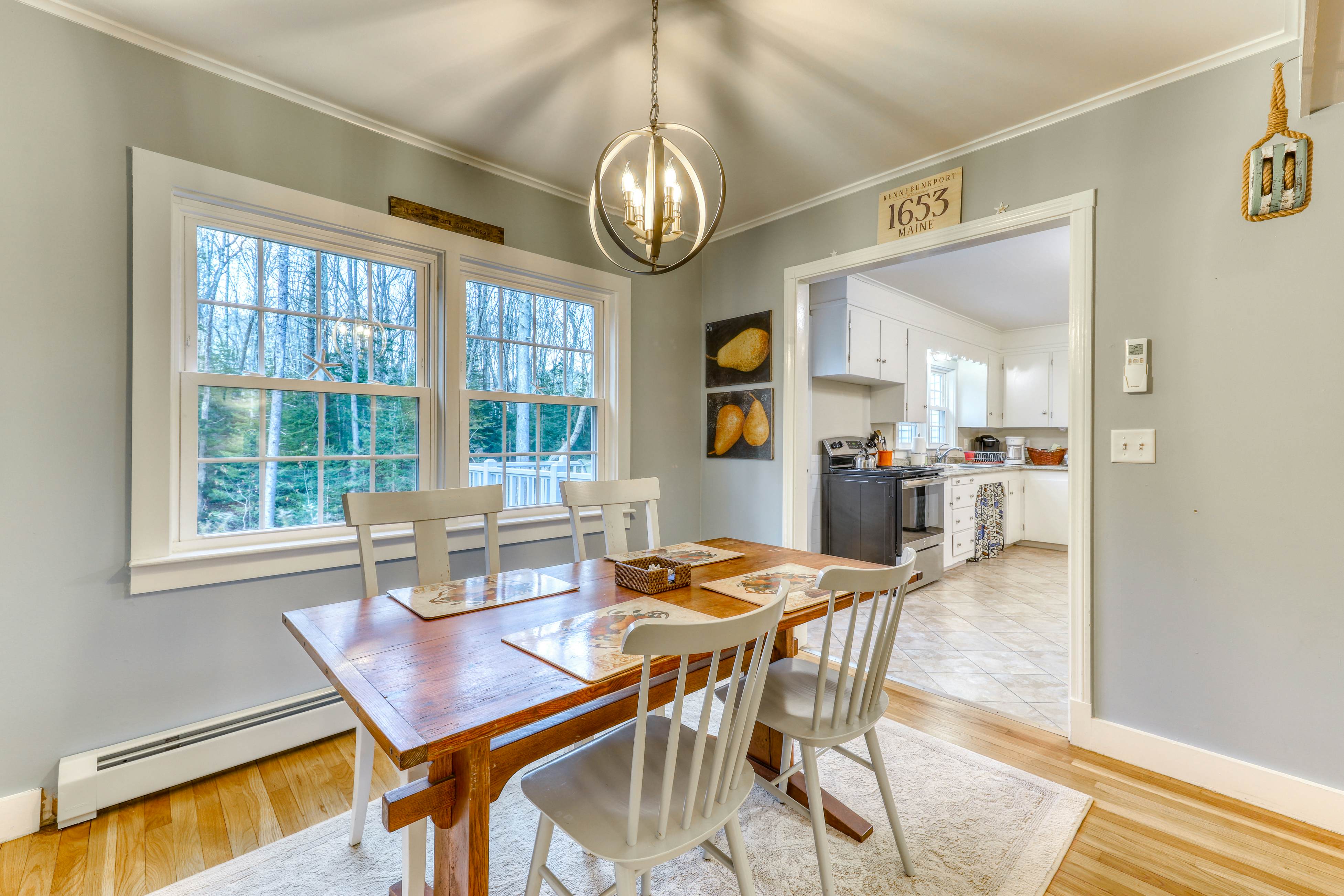 Kennebunk Family Cottage With Crib