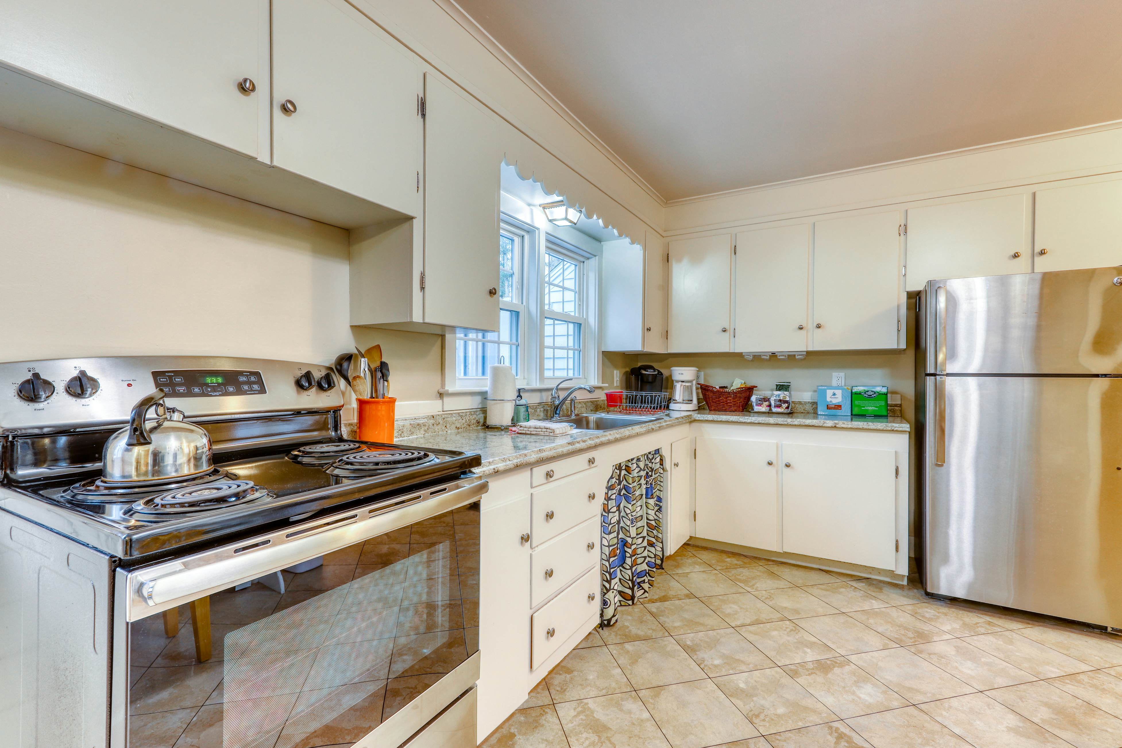 Kennebunk Family Cottage With Crib