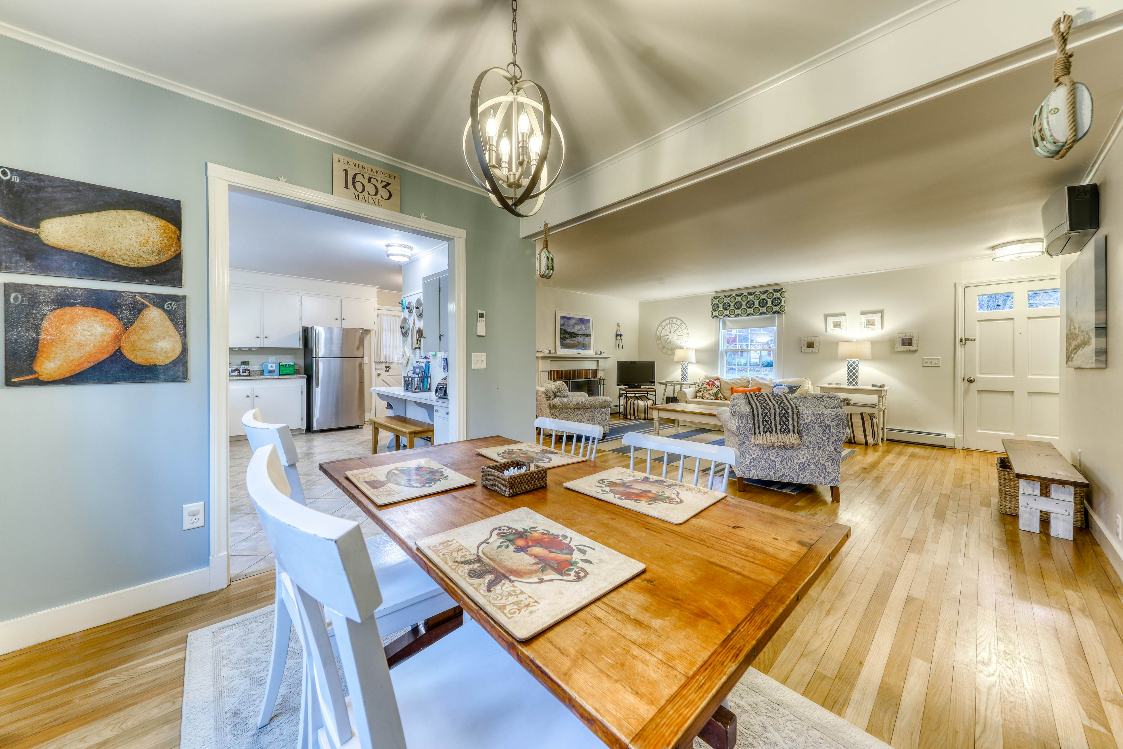 Kennebunk Family Cottage With Crib