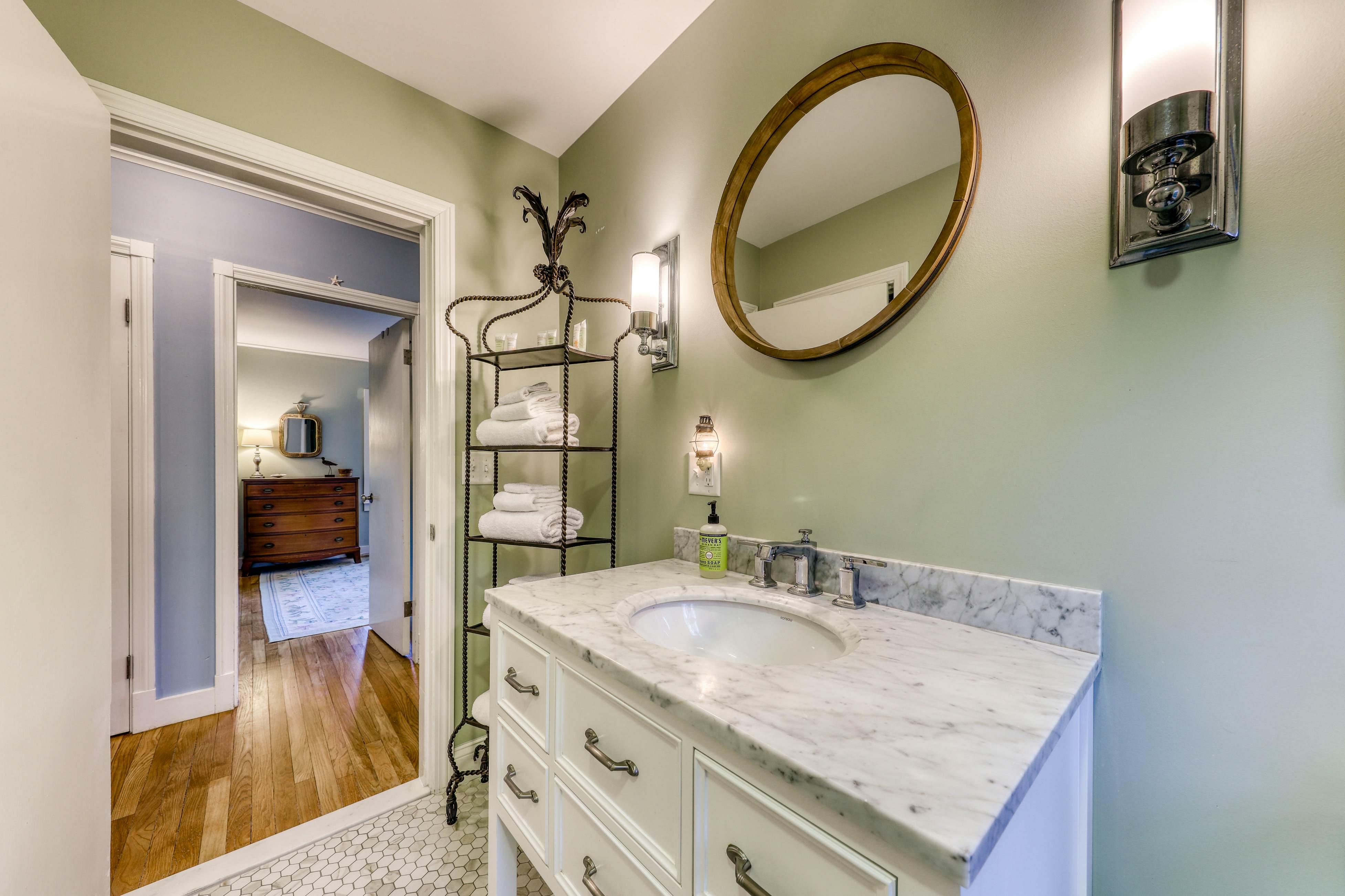 Kennebunk Family Cottage With Crib