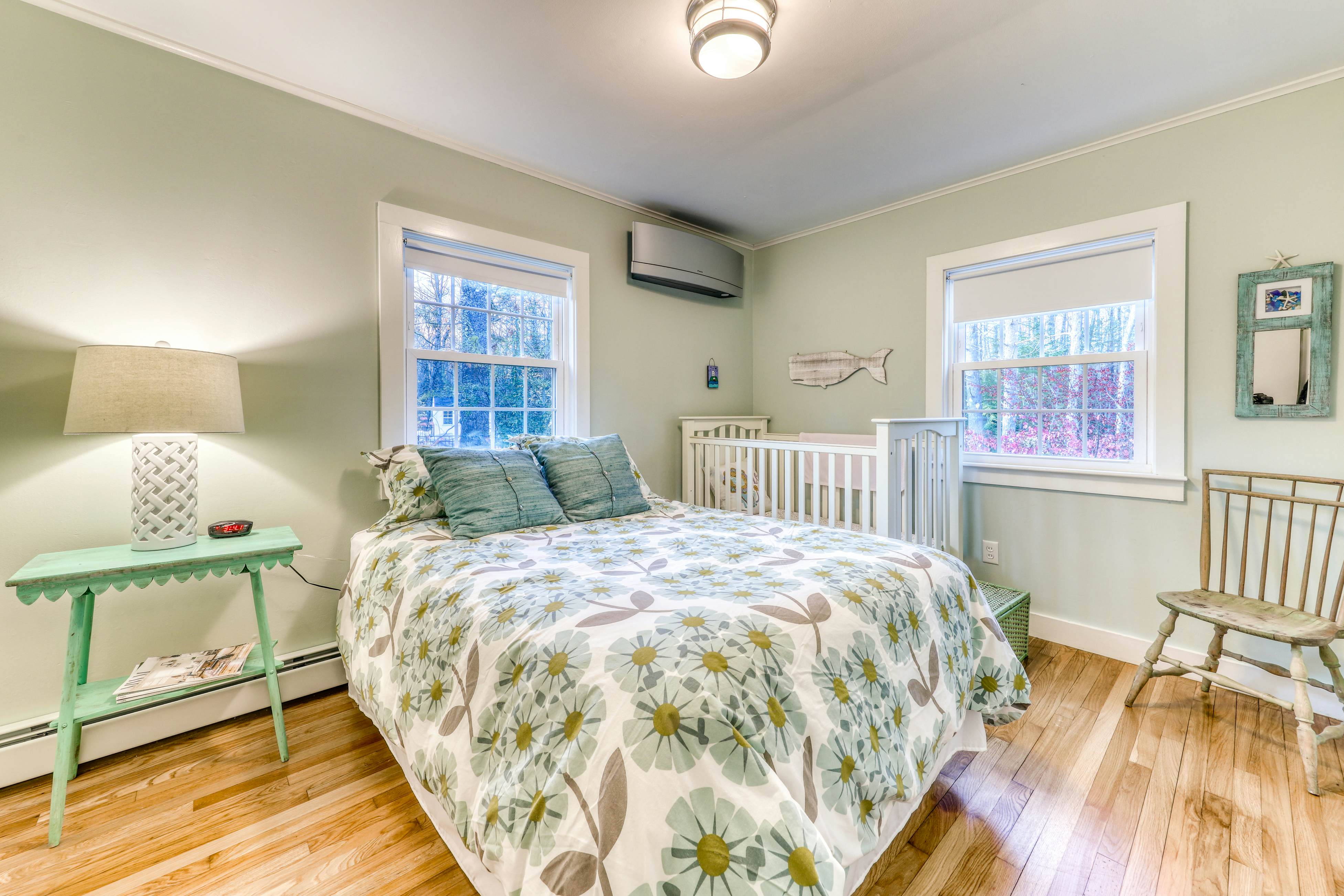 Kennebunk Family Cottage With Crib