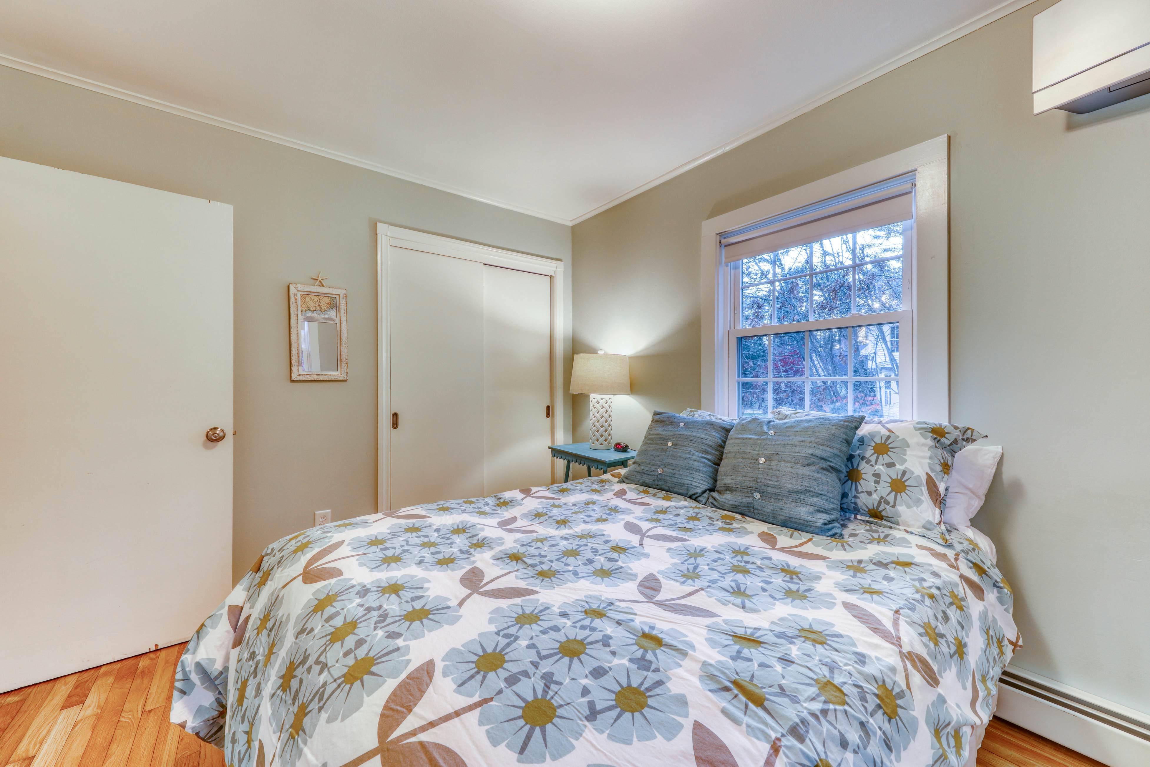 Kennebunk Family Cottage With Crib