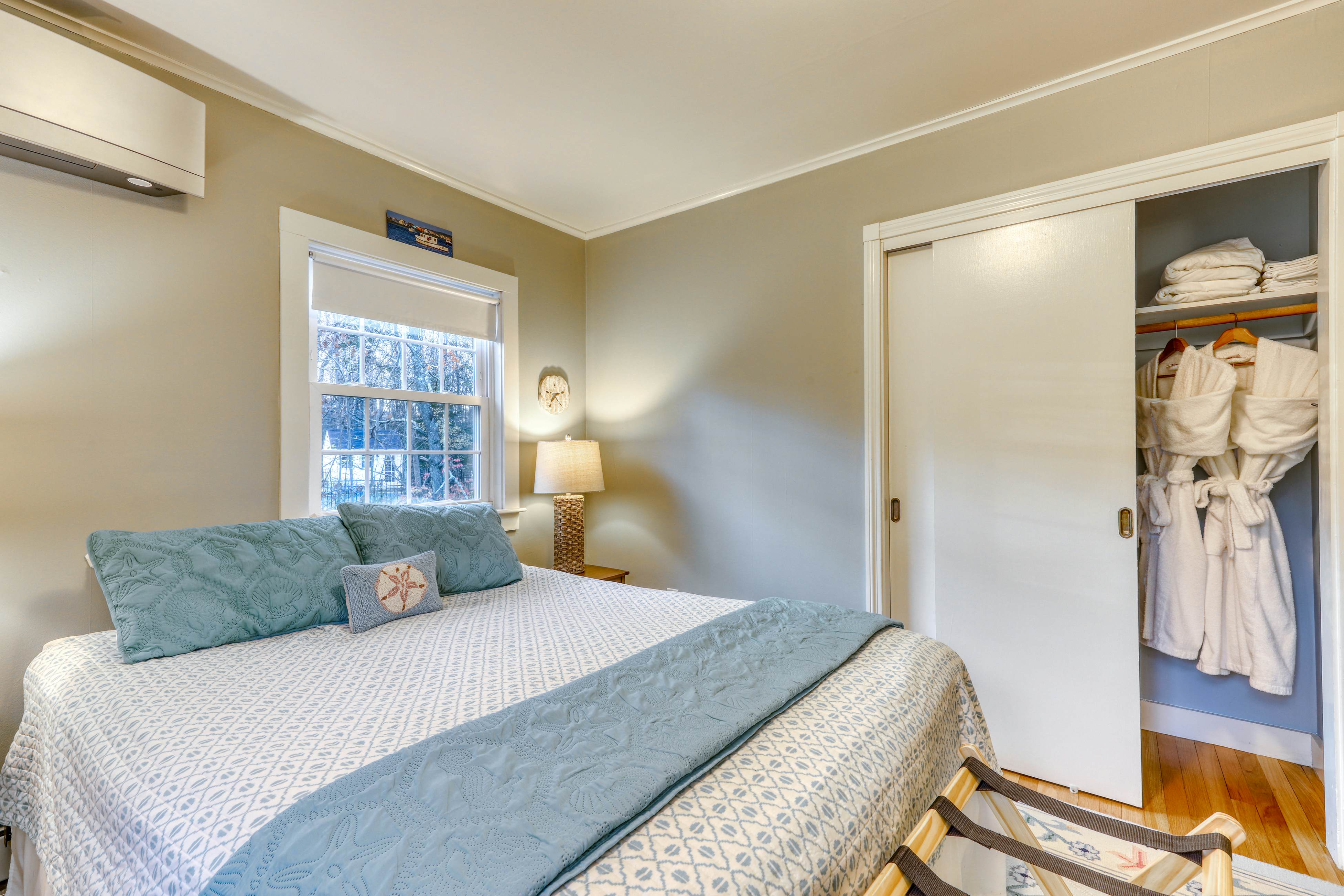 Kennebunk Family Cottage With Crib