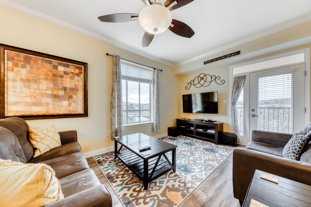 River View Condo, Sleeps 6, Shared Hot Tub & Pool โ Pigeon Forge, TN โ vacation rental