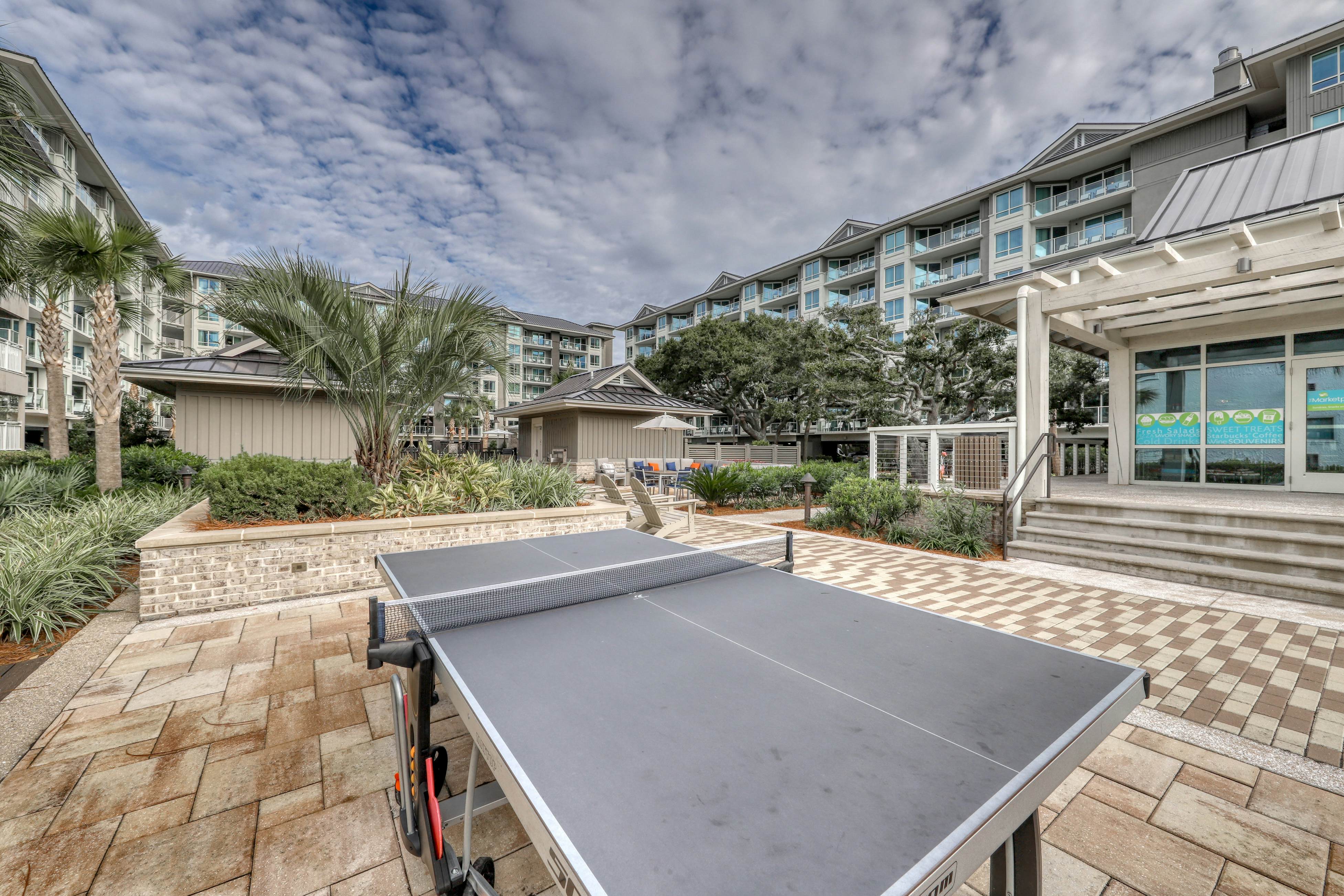 Carolina Beach Club 427 /  Pineapple