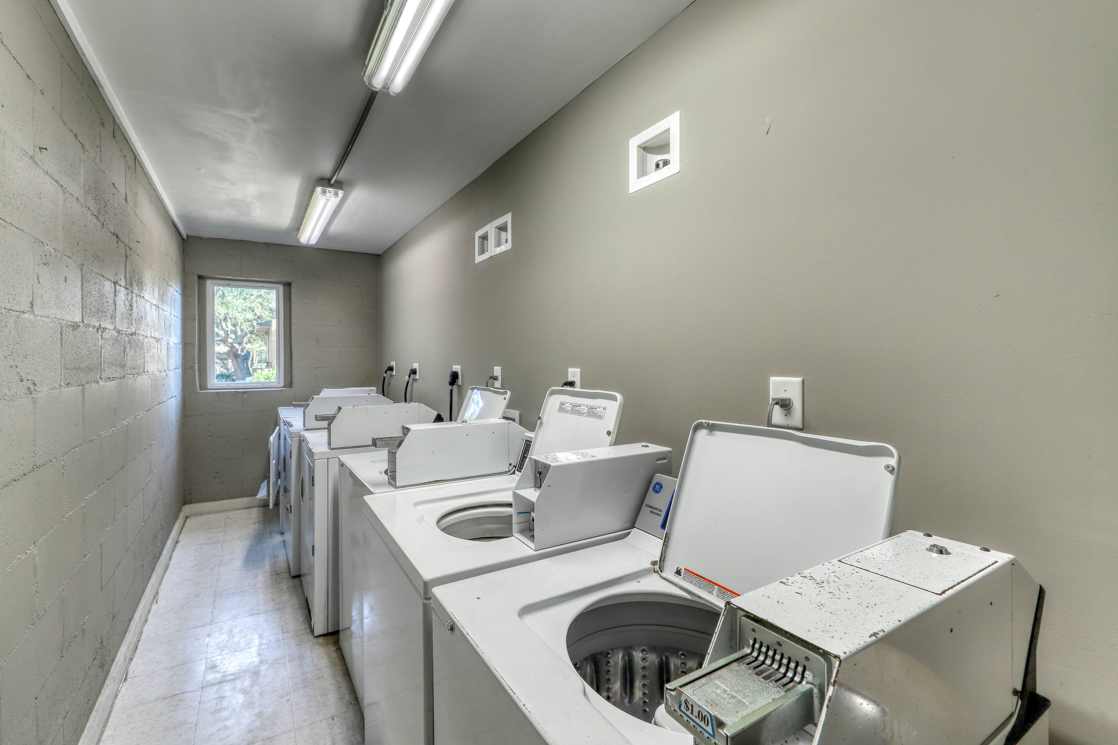 Carolina Beach Club 427 /  Pineapple