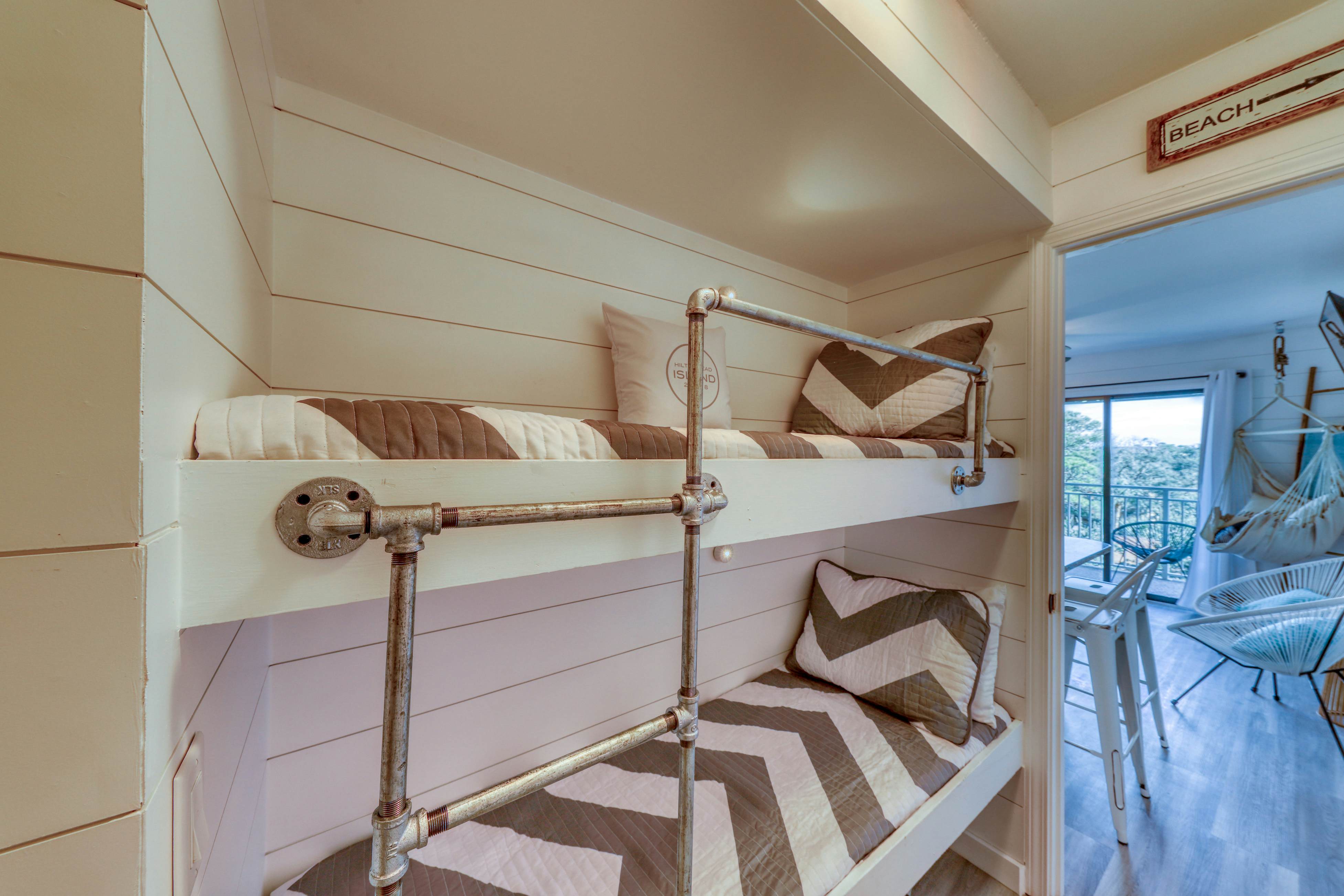 Carolina Beach Club 427 /  Pineapple