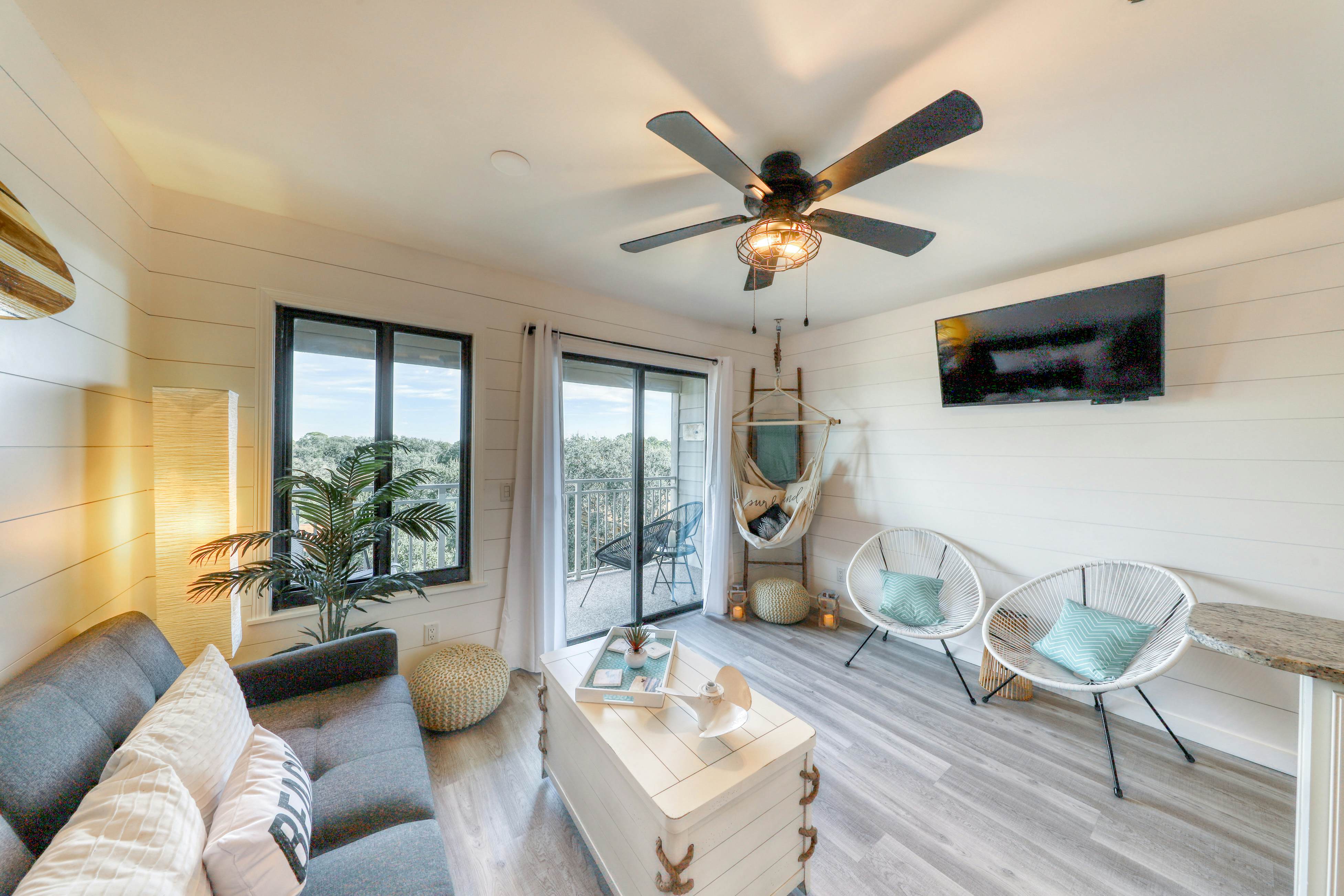 Carolina Beach Club 427 /  Pineapple