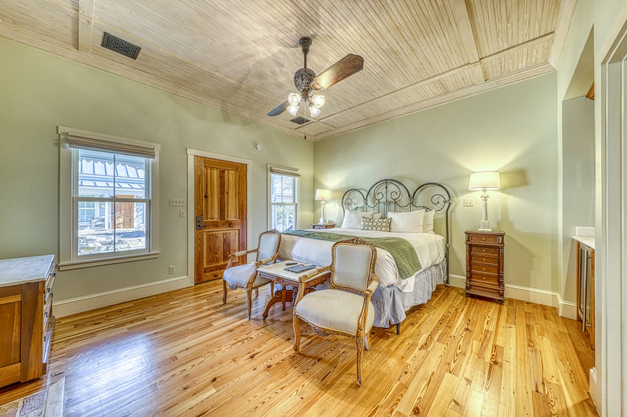 The Blacksmith Quarters on Barons Creek The Cornelia 1 BD Vacation