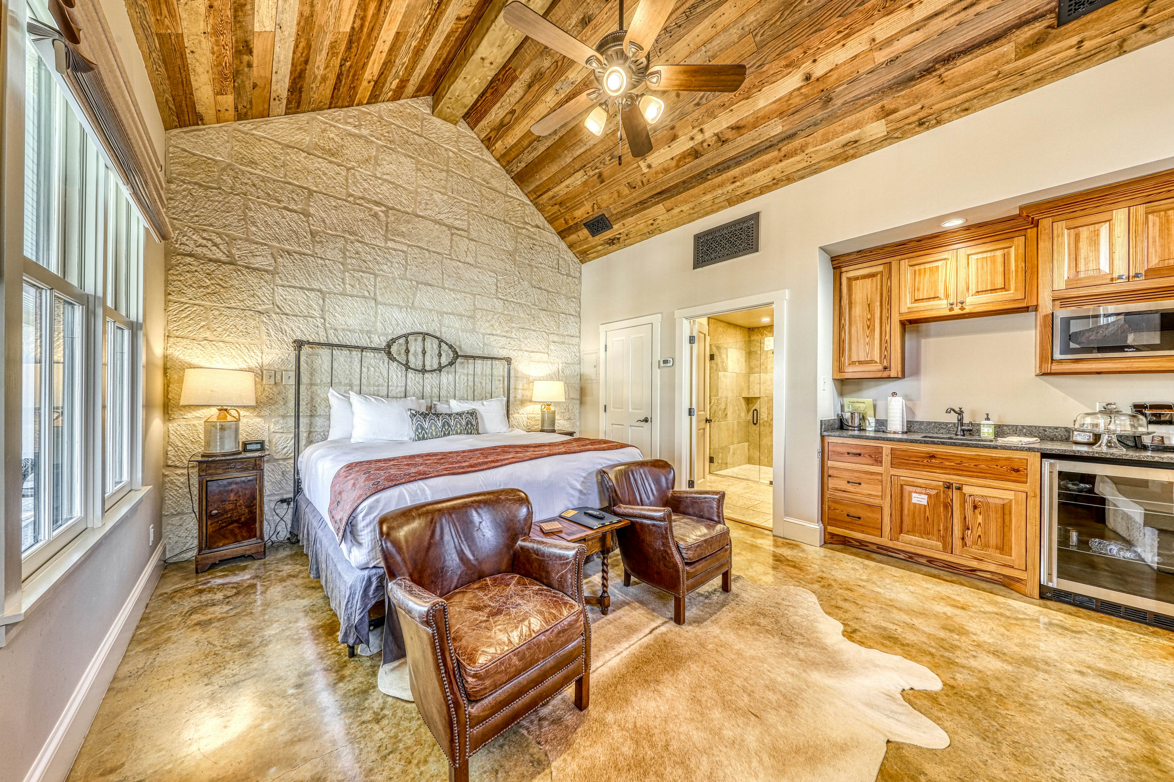 Fredericksburg, TX Cabin Rentals, Bed and Breakfast, Cottages Vacasa