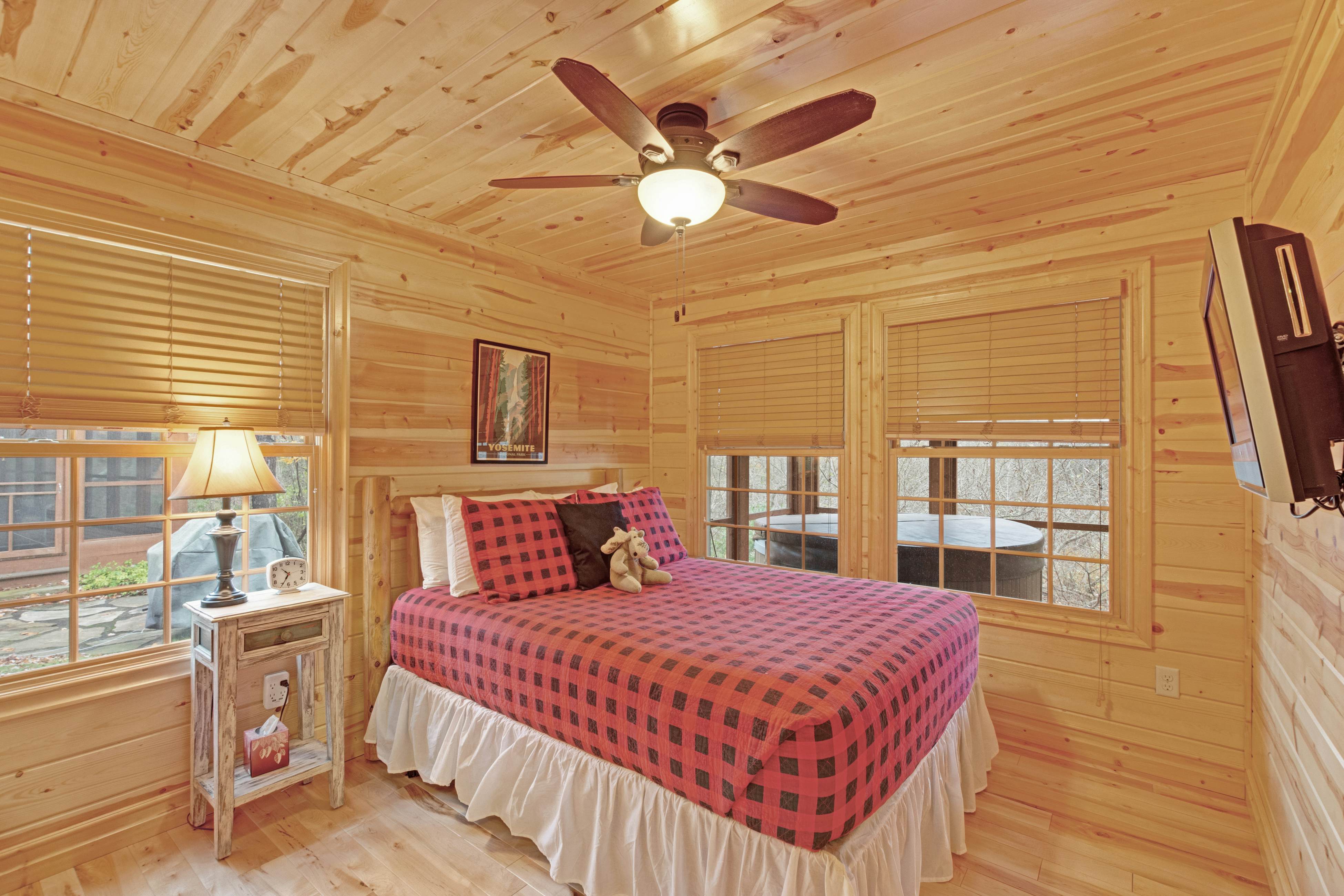 Kingfisher Cove Cabin 2