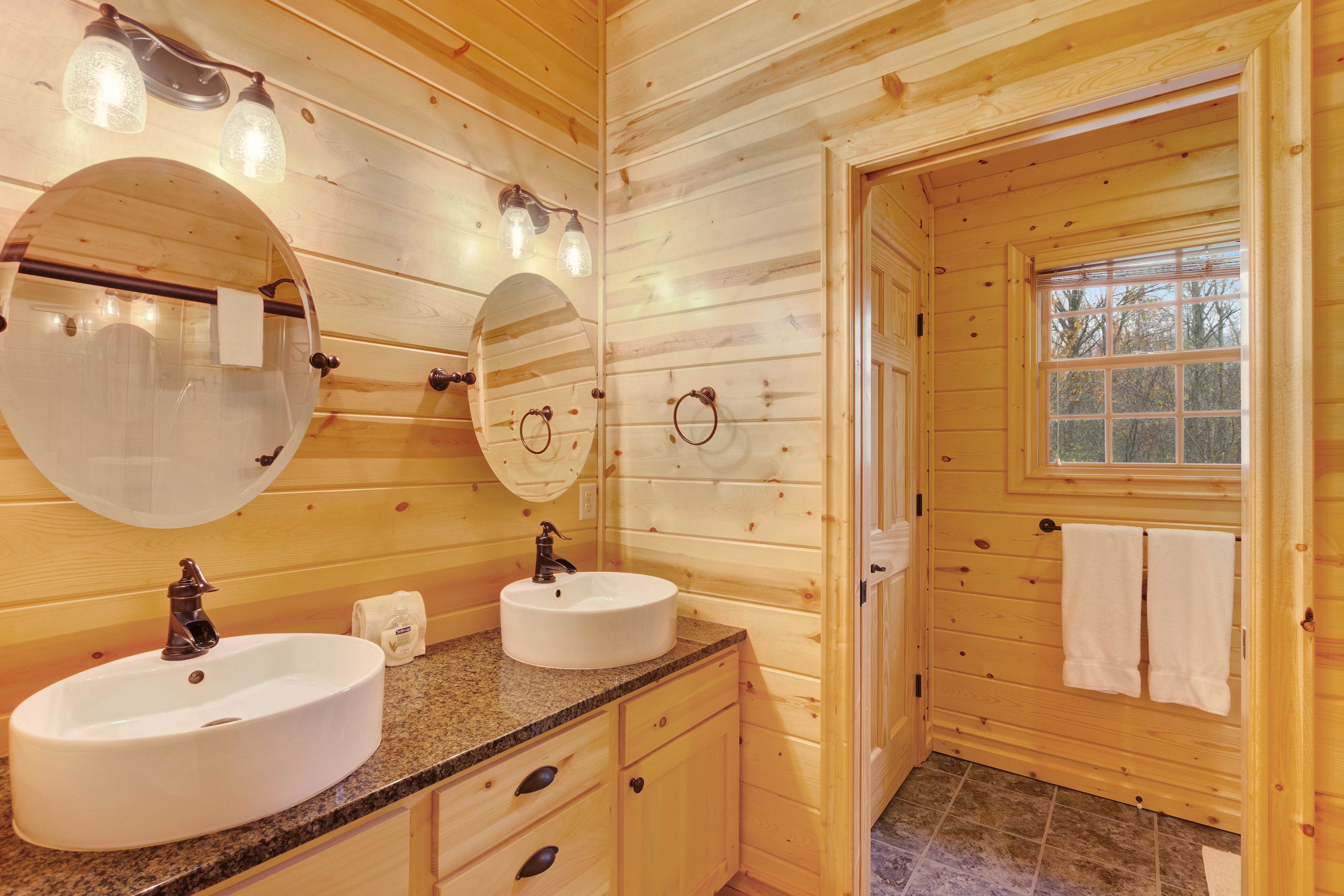 Kingfisher Cove Cabin 2