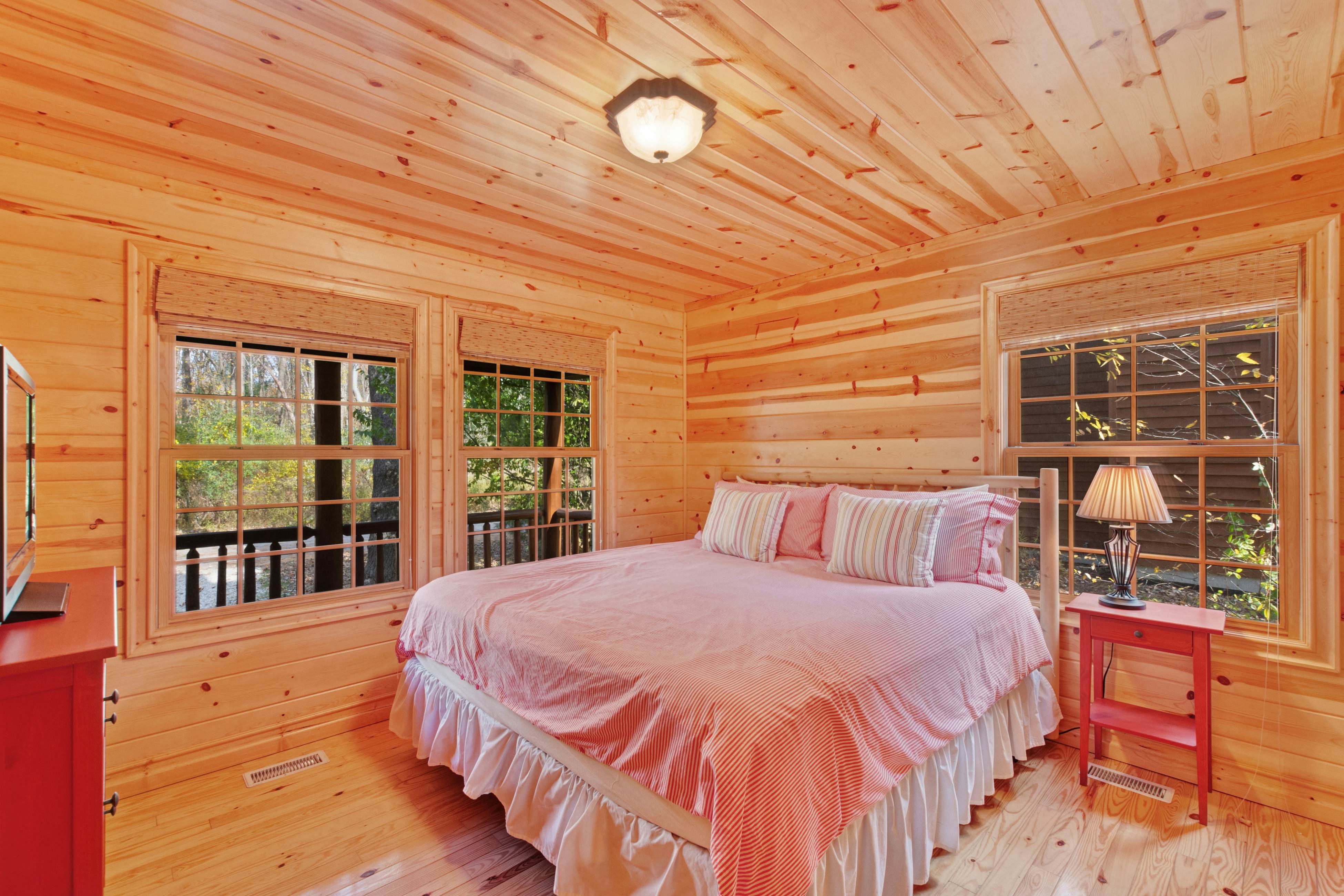 Kingfisher Cove Cabin 28