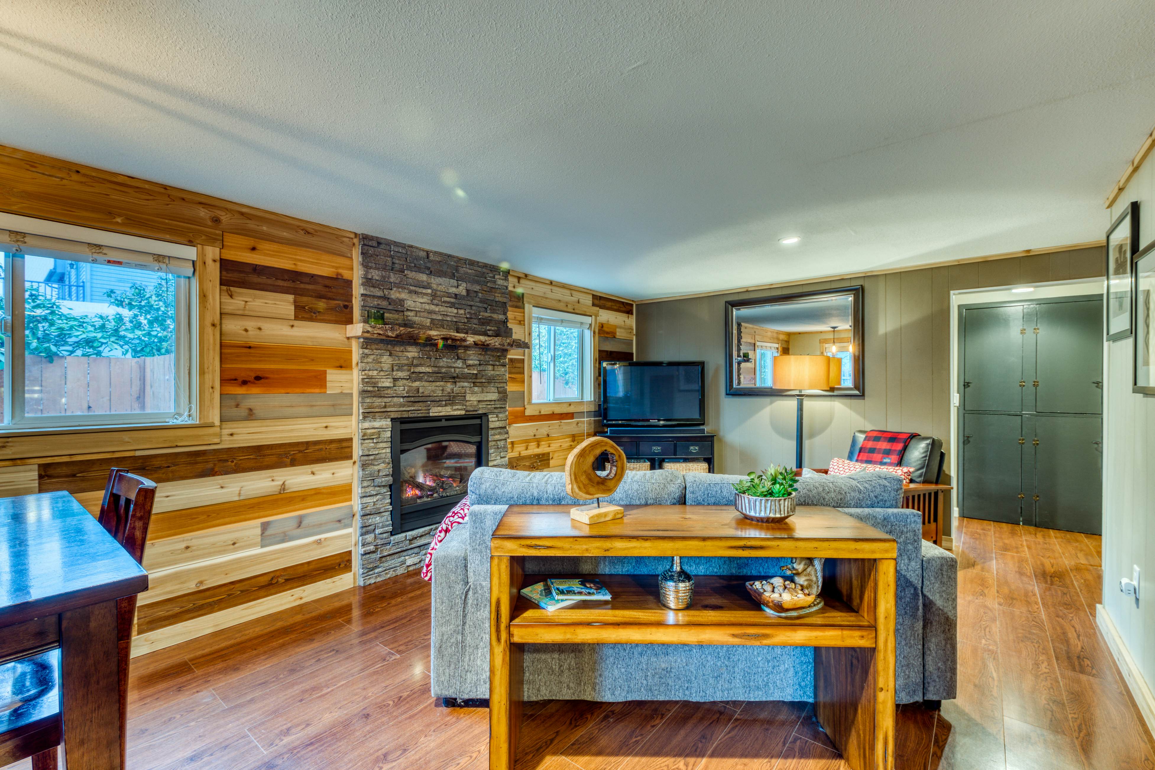 Cozy Coleman St Cottage