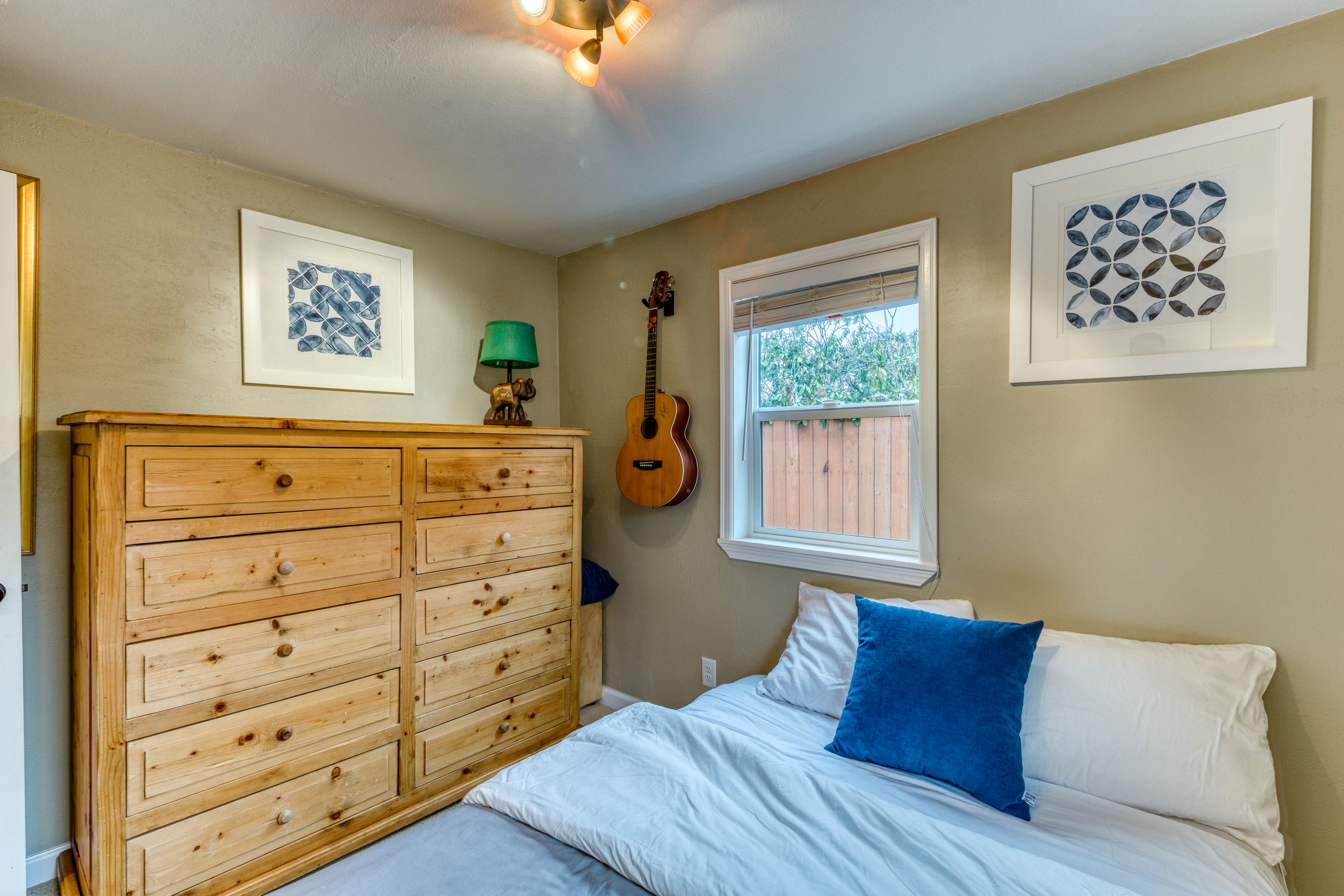 Cozy Coleman St Cottage