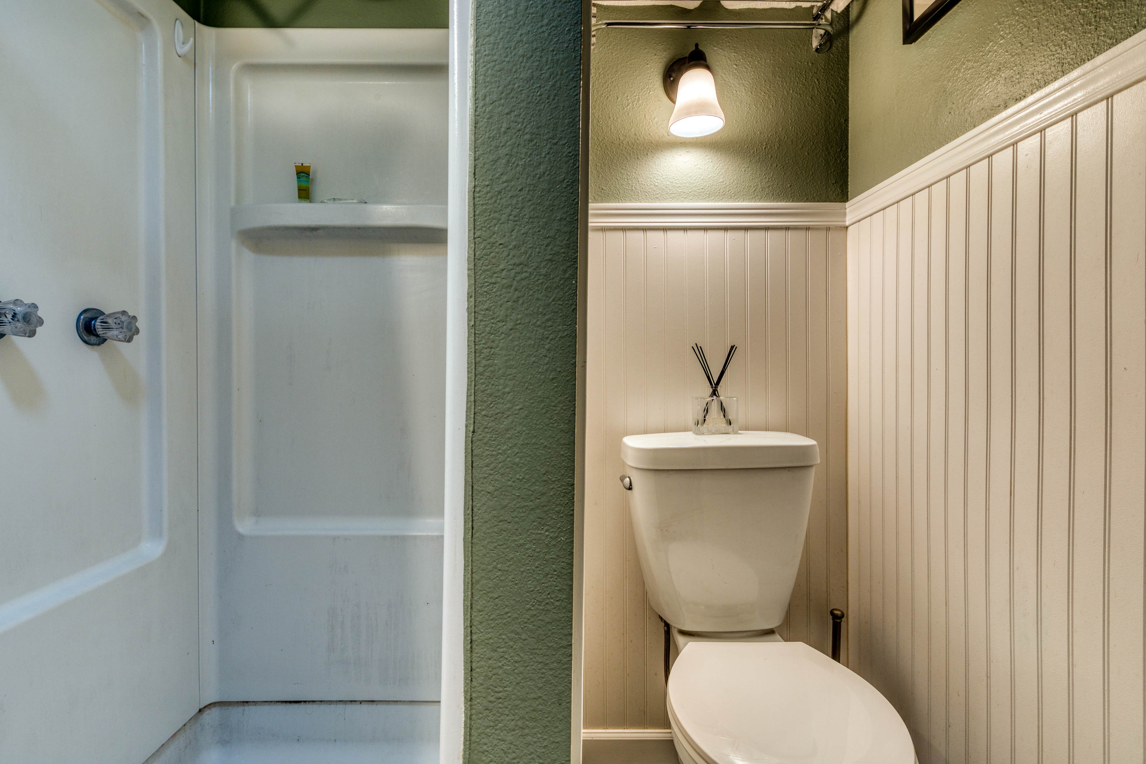 Cozy Coleman St Cottage