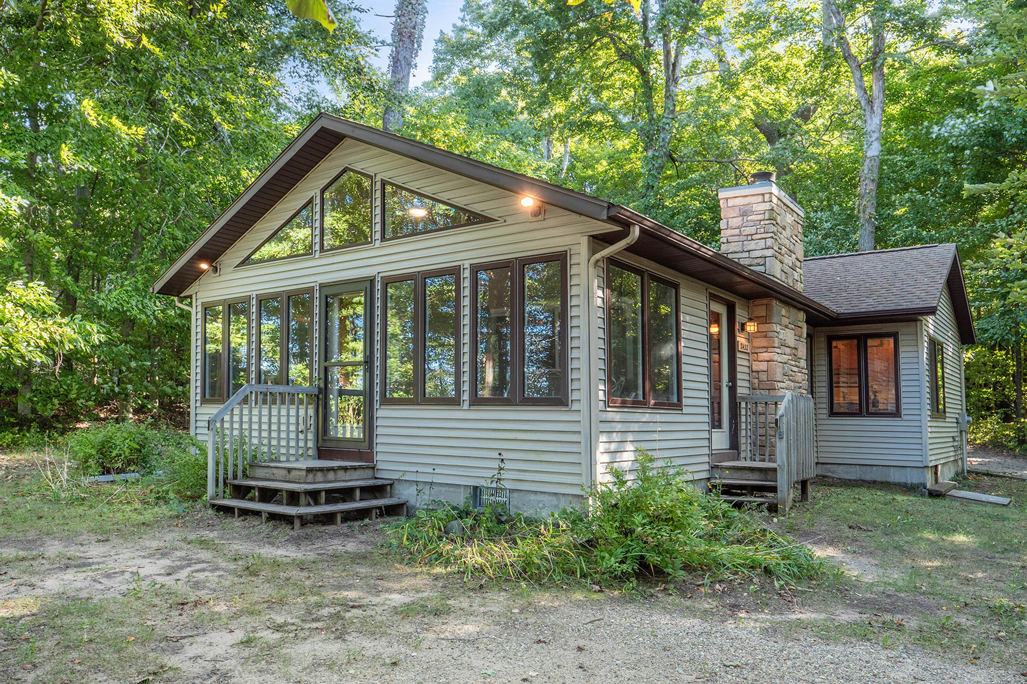 Beach Cottage 3 BD Fennville, MI Vacation Rental Vacasa