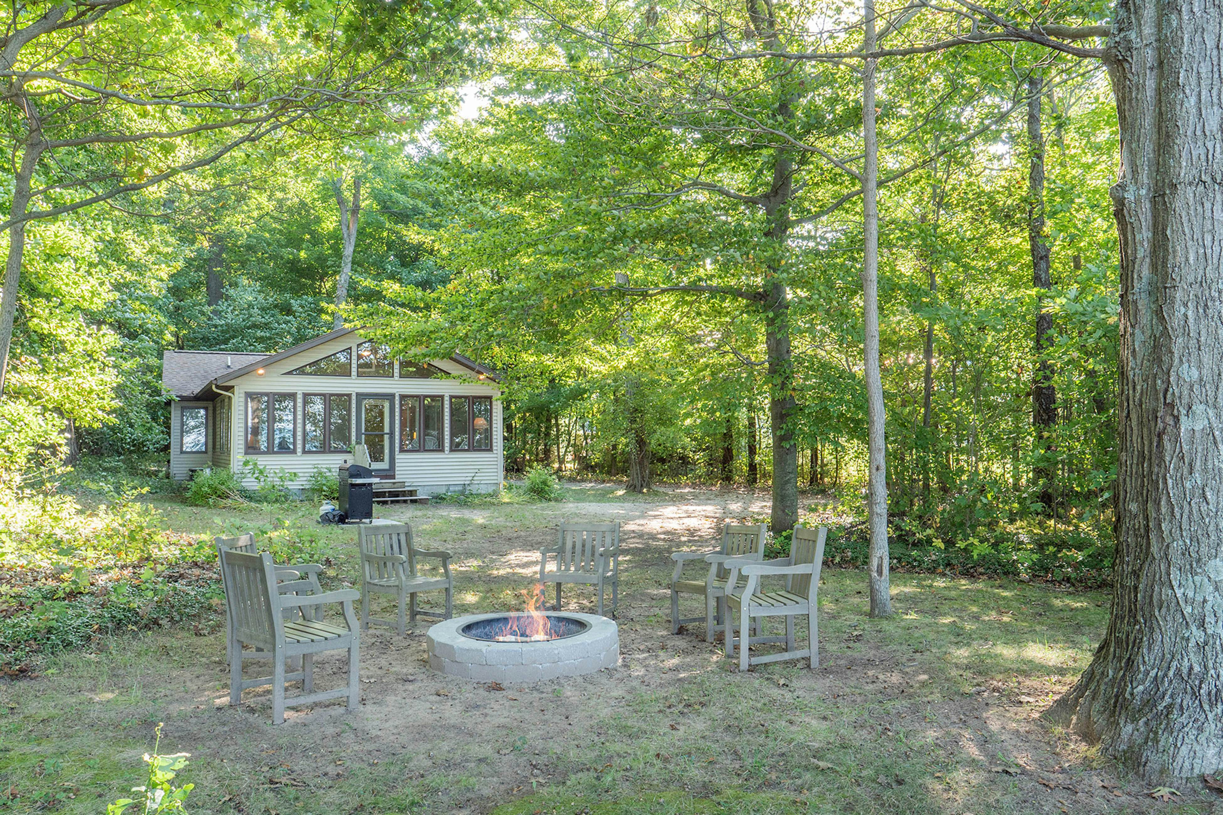 Beach Cottage 3 BD Fennville, MI Vacation Rental Vacasa