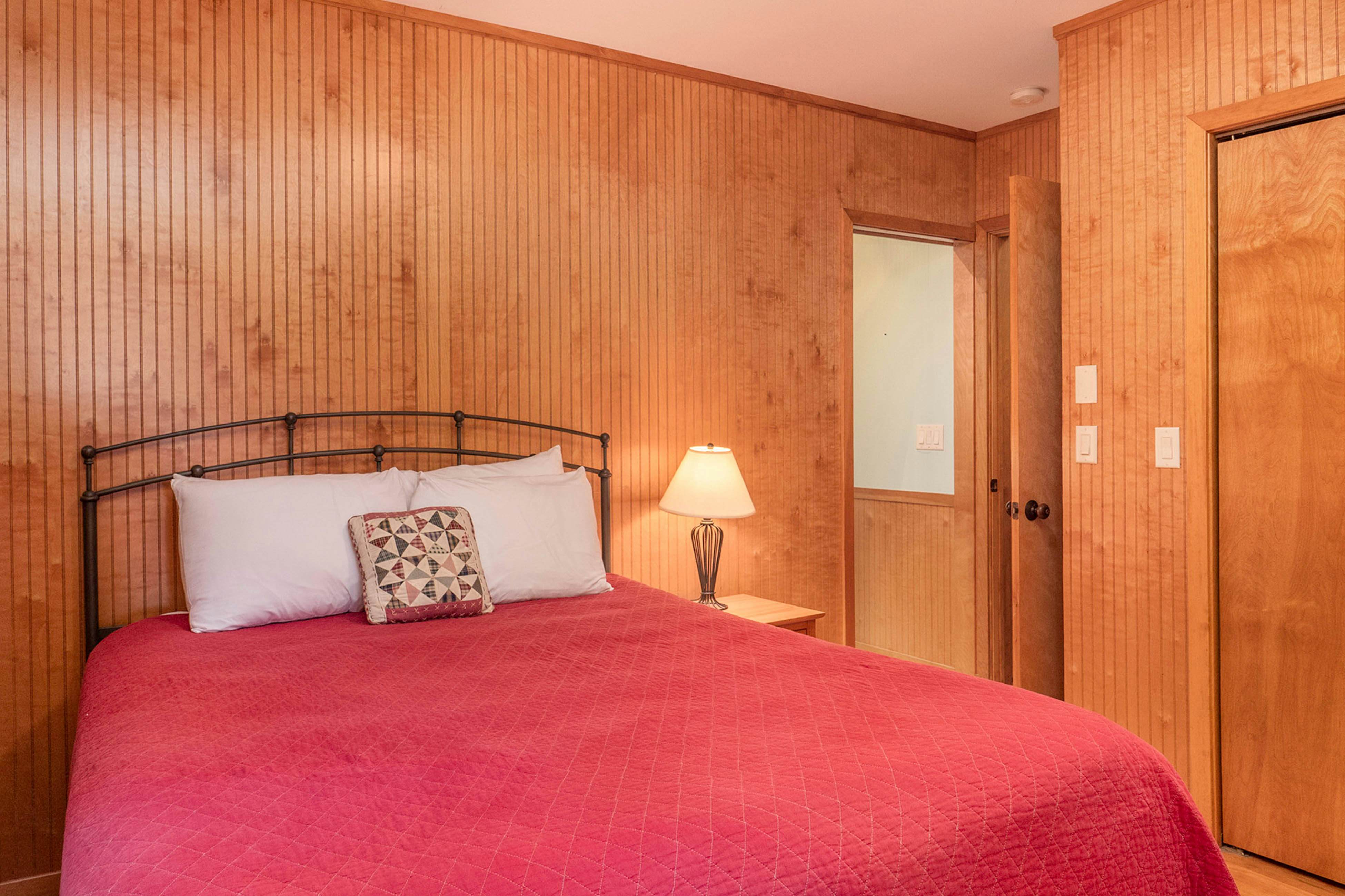 Beach Cottage 3 BD Fennville, MI Vacation Rental Vacasa