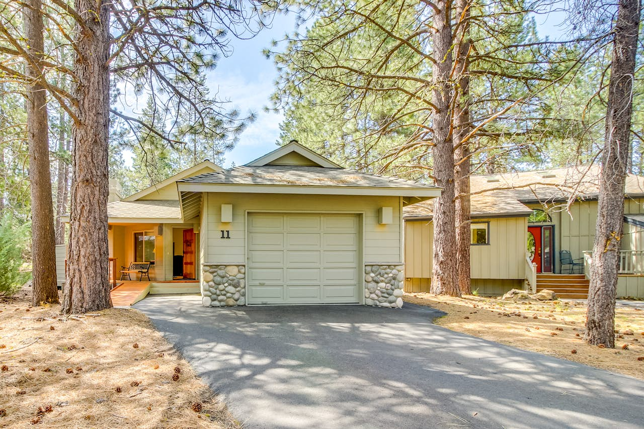 Coyote Lane 11 | 2 BD Vacation Rental in Sunriver, OR | Vacasa