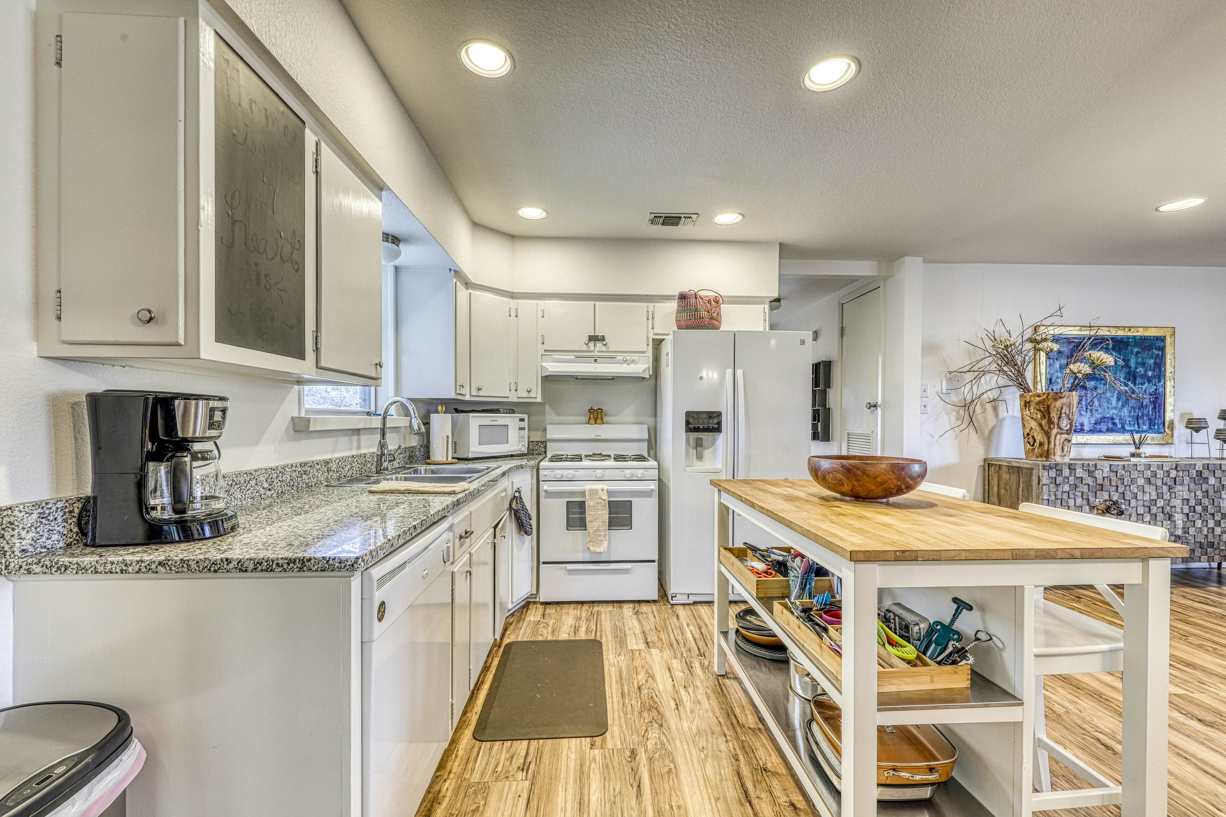 Frieden Haus 2 BD Fredericksburg, TX Vacation Rental Vacasa