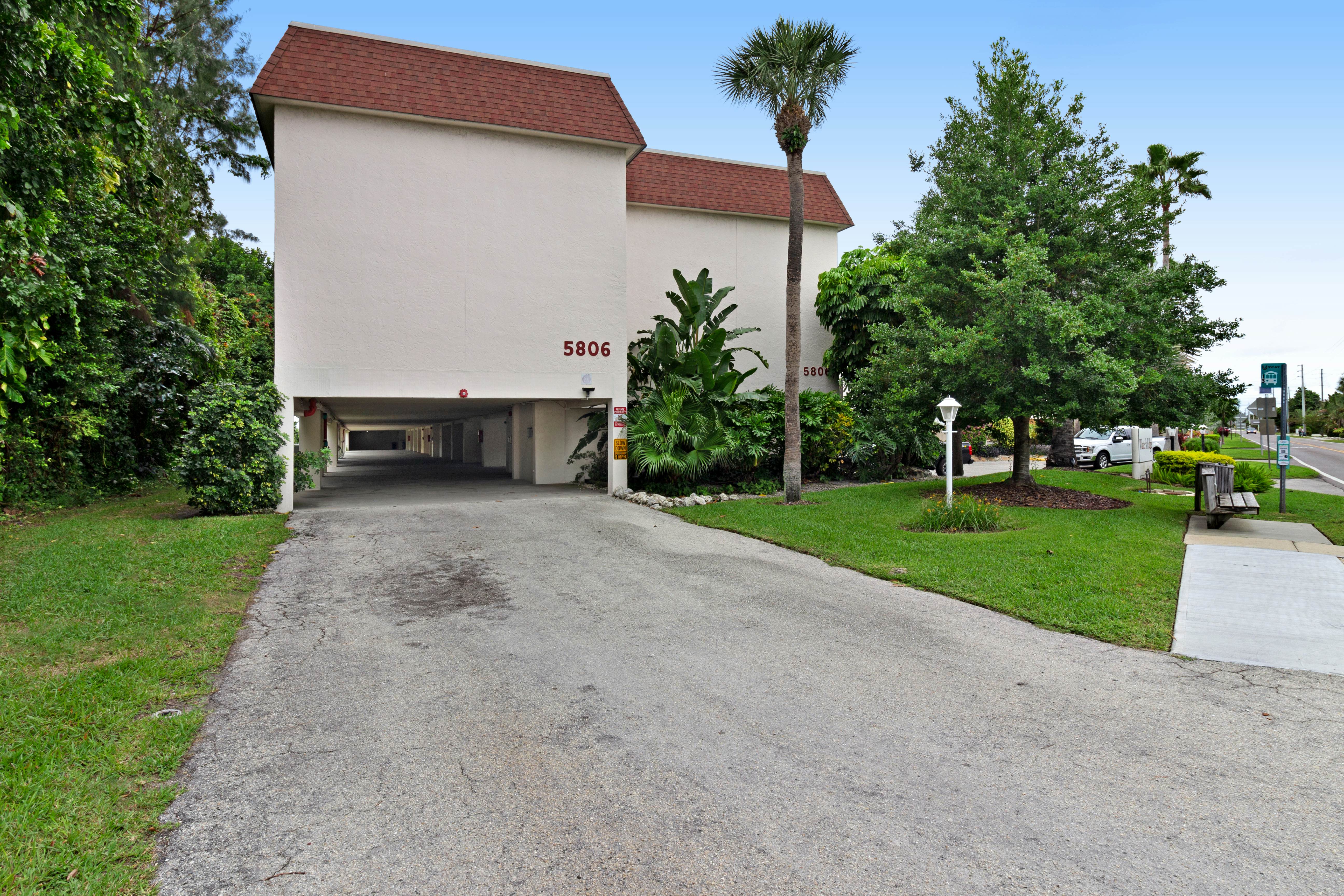 Water's Edge 105 South