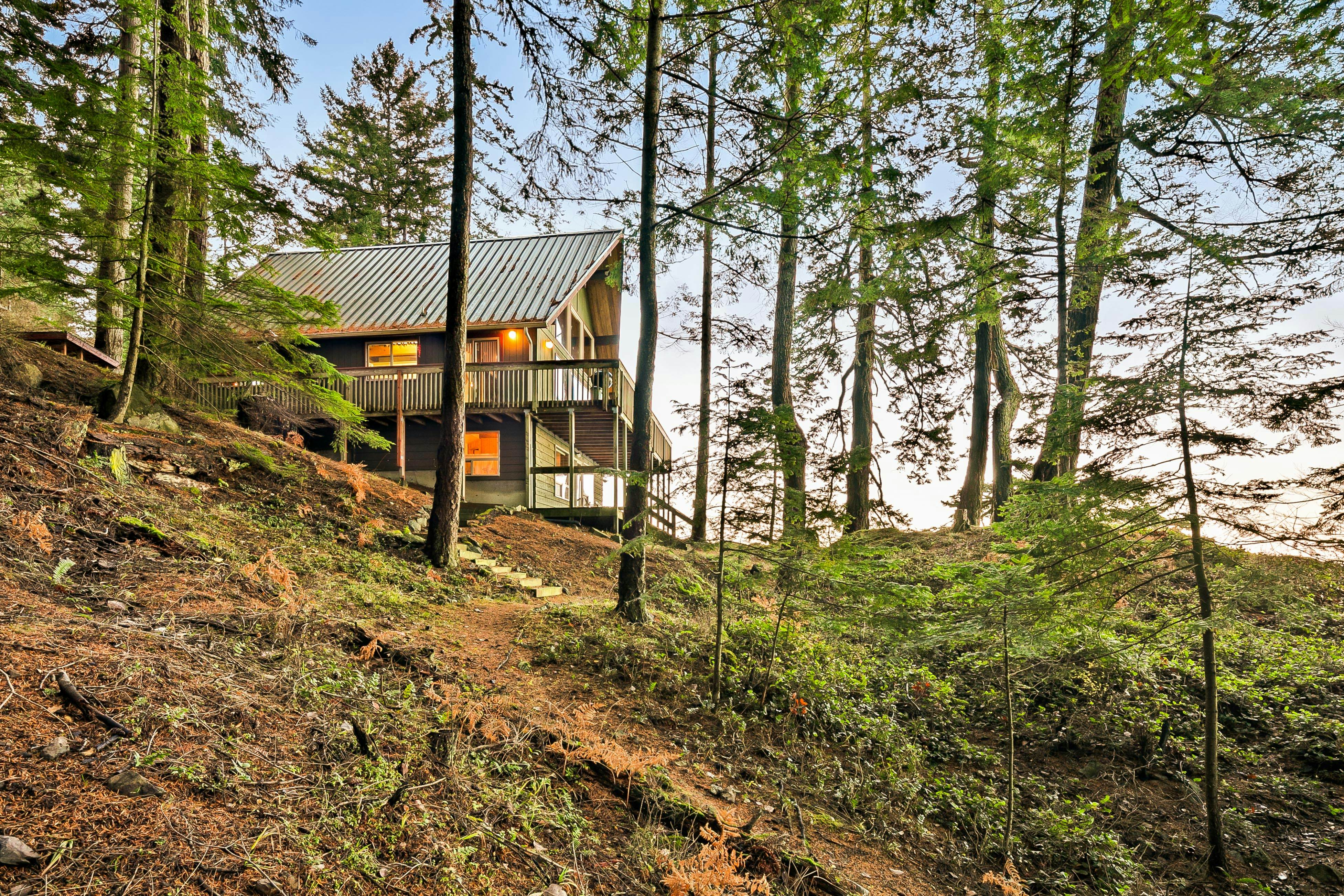 Whale View Waterfront Cottage