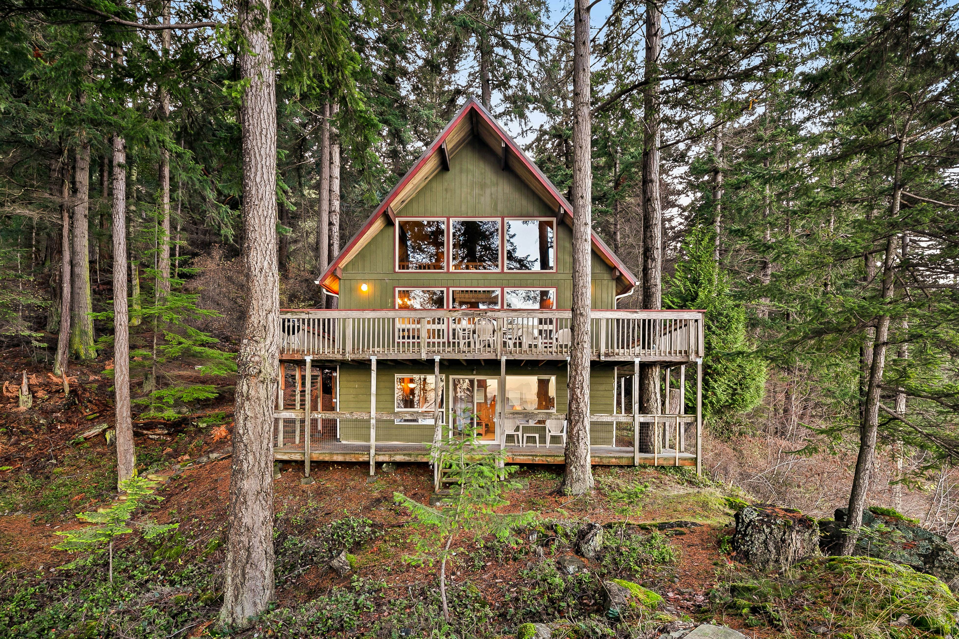 Whale View Waterfront Cottage