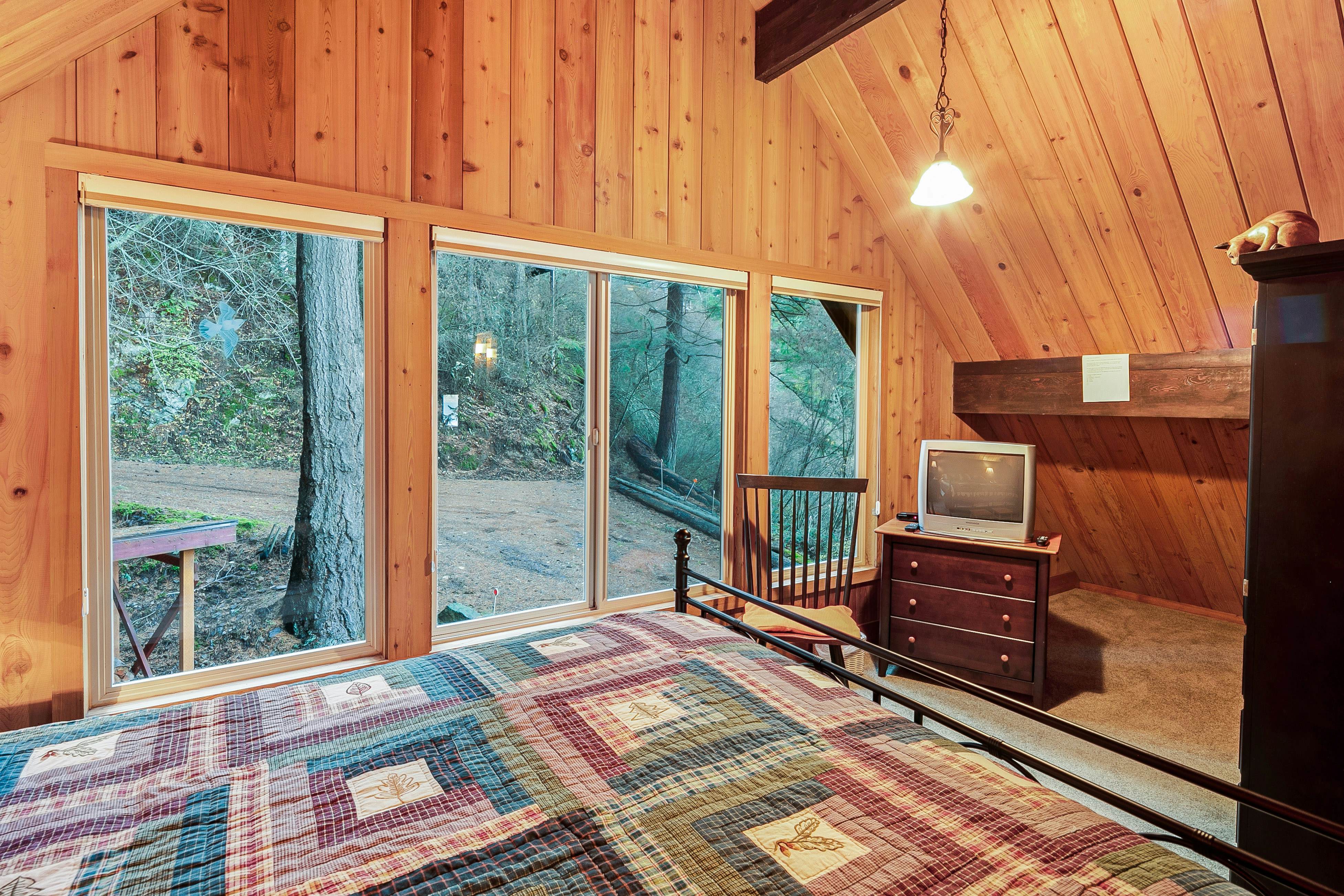 Whale View Waterfront Cottage