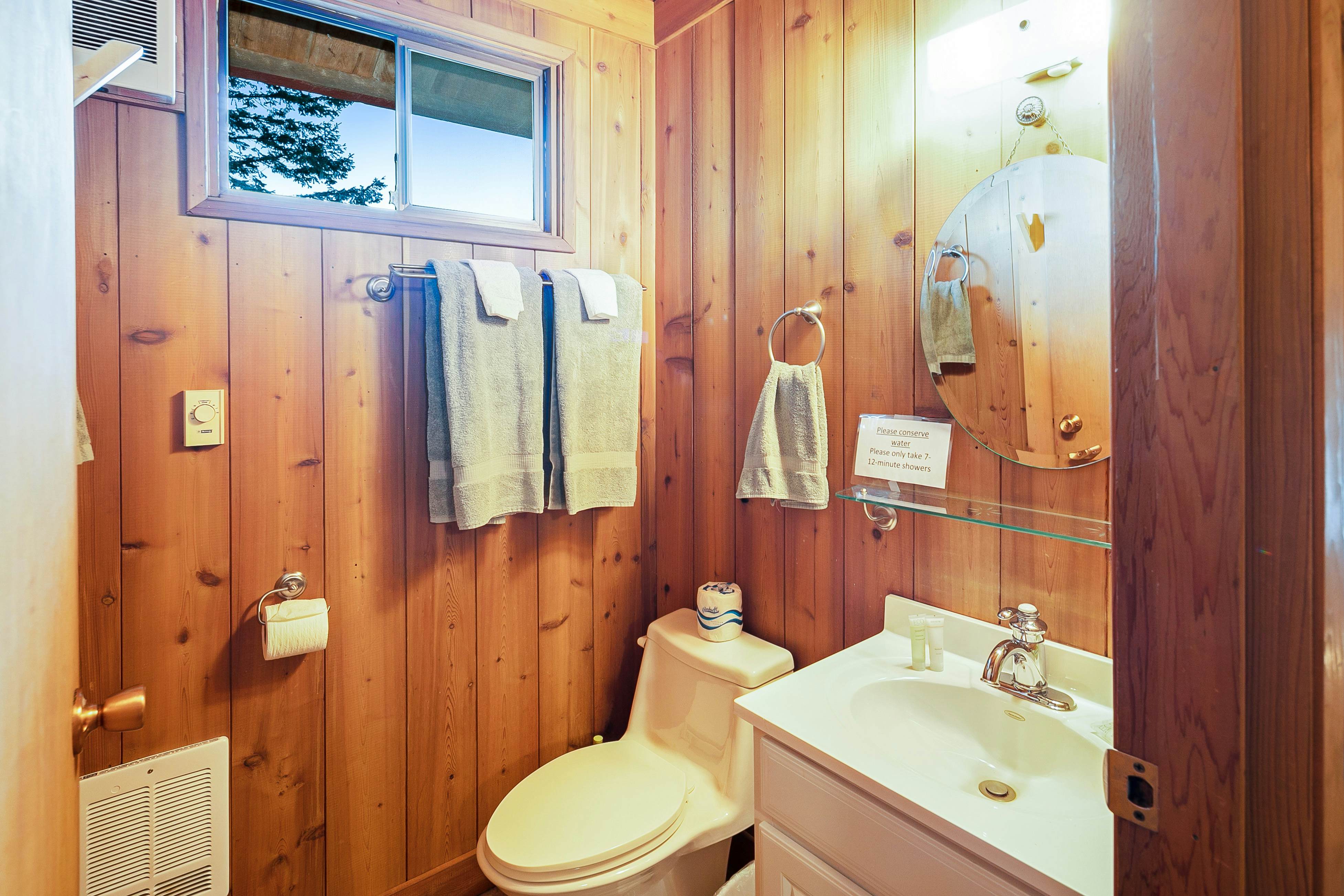 Whale View Waterfront Cottage