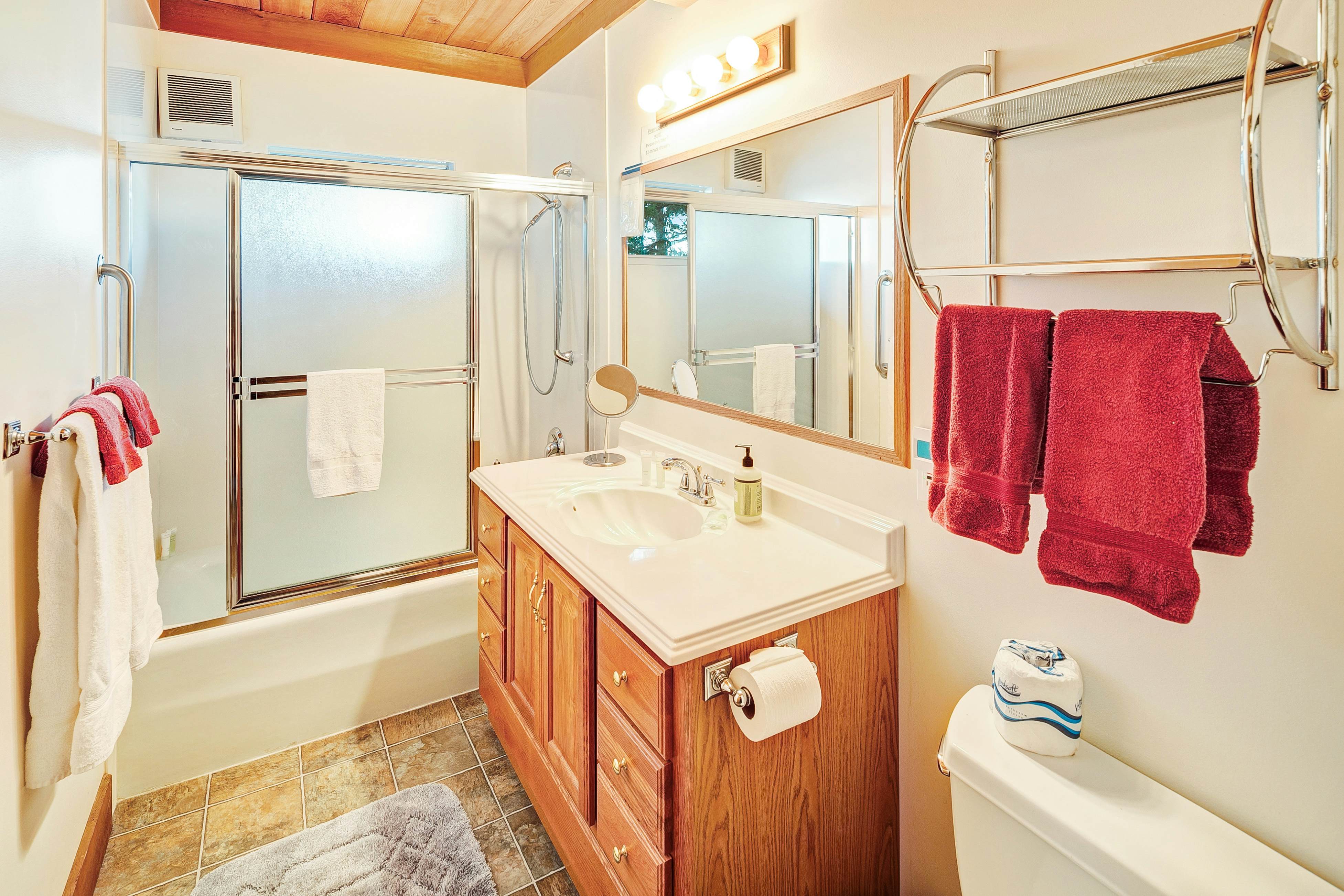 Whale View Waterfront Cottage