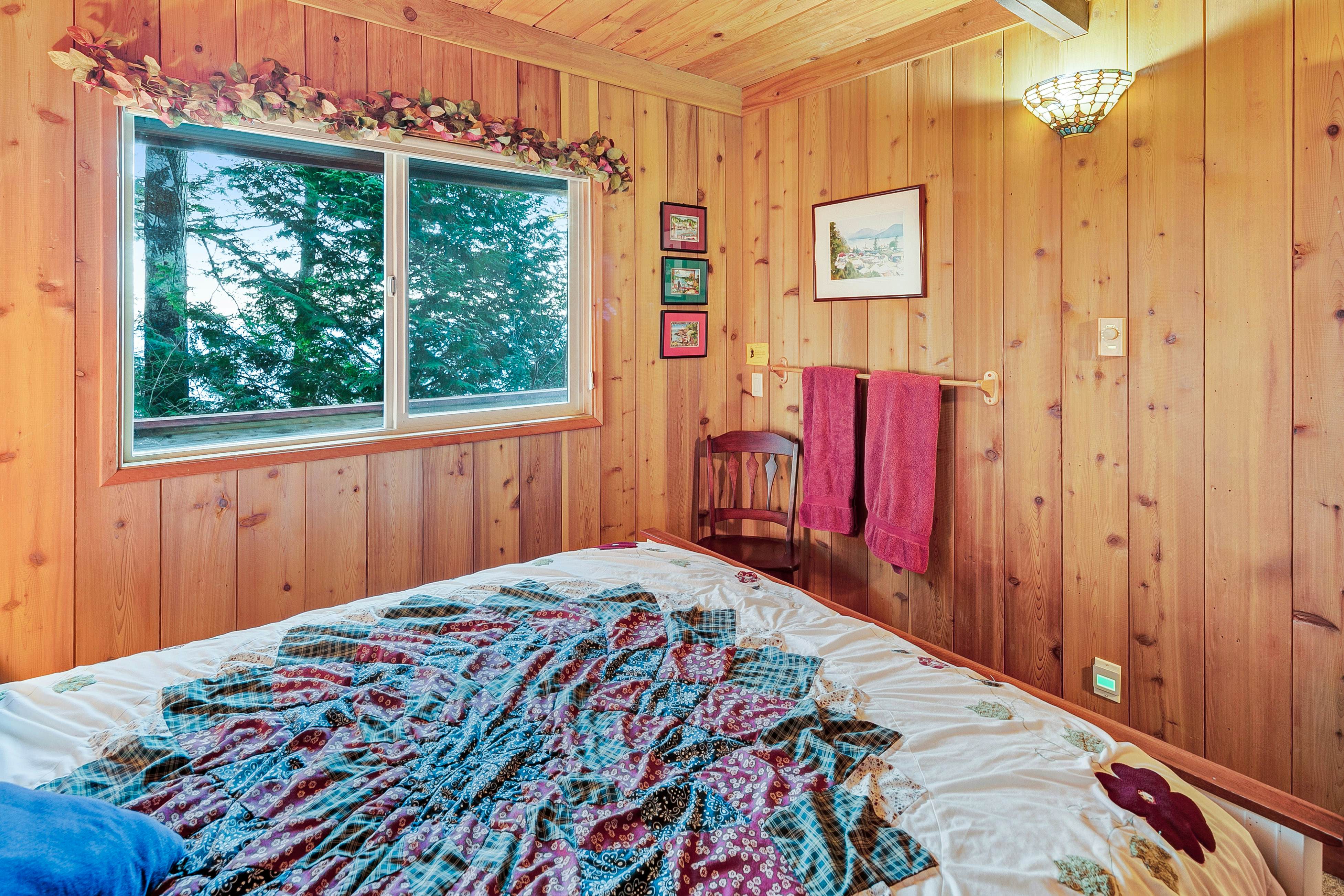 Whale View Waterfront Cottage