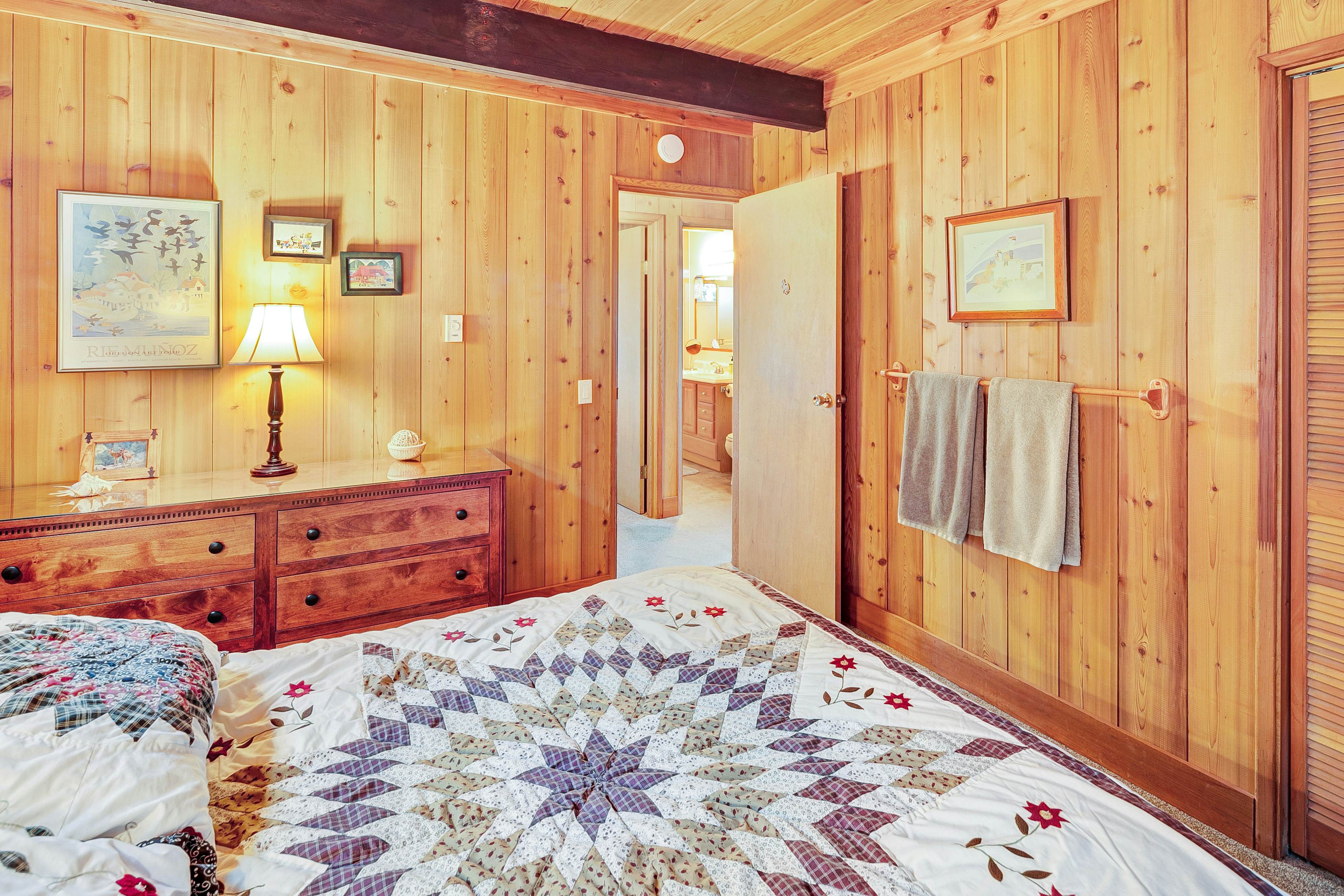 Whale View Waterfront Cottage