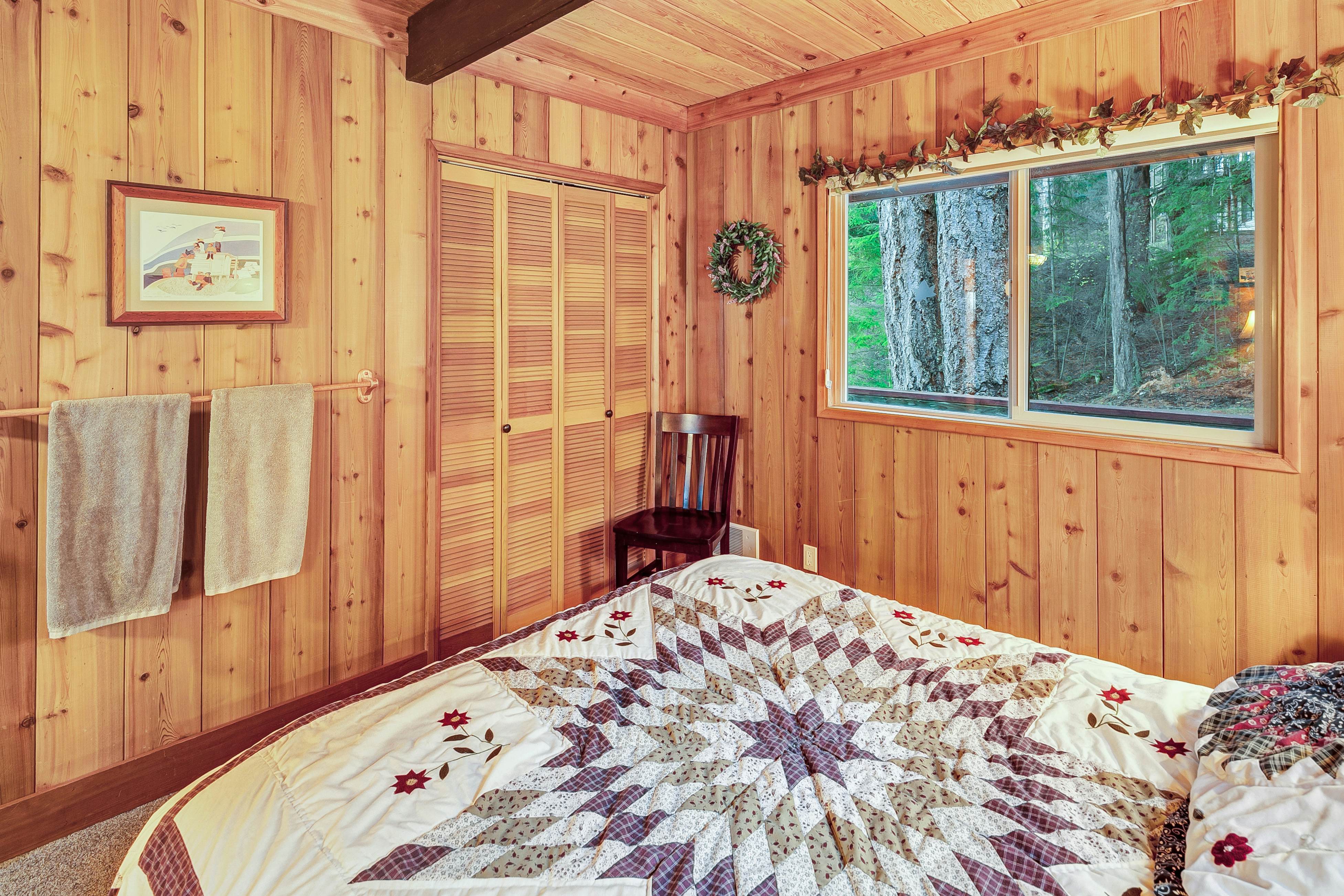 Whale View Waterfront Cottage