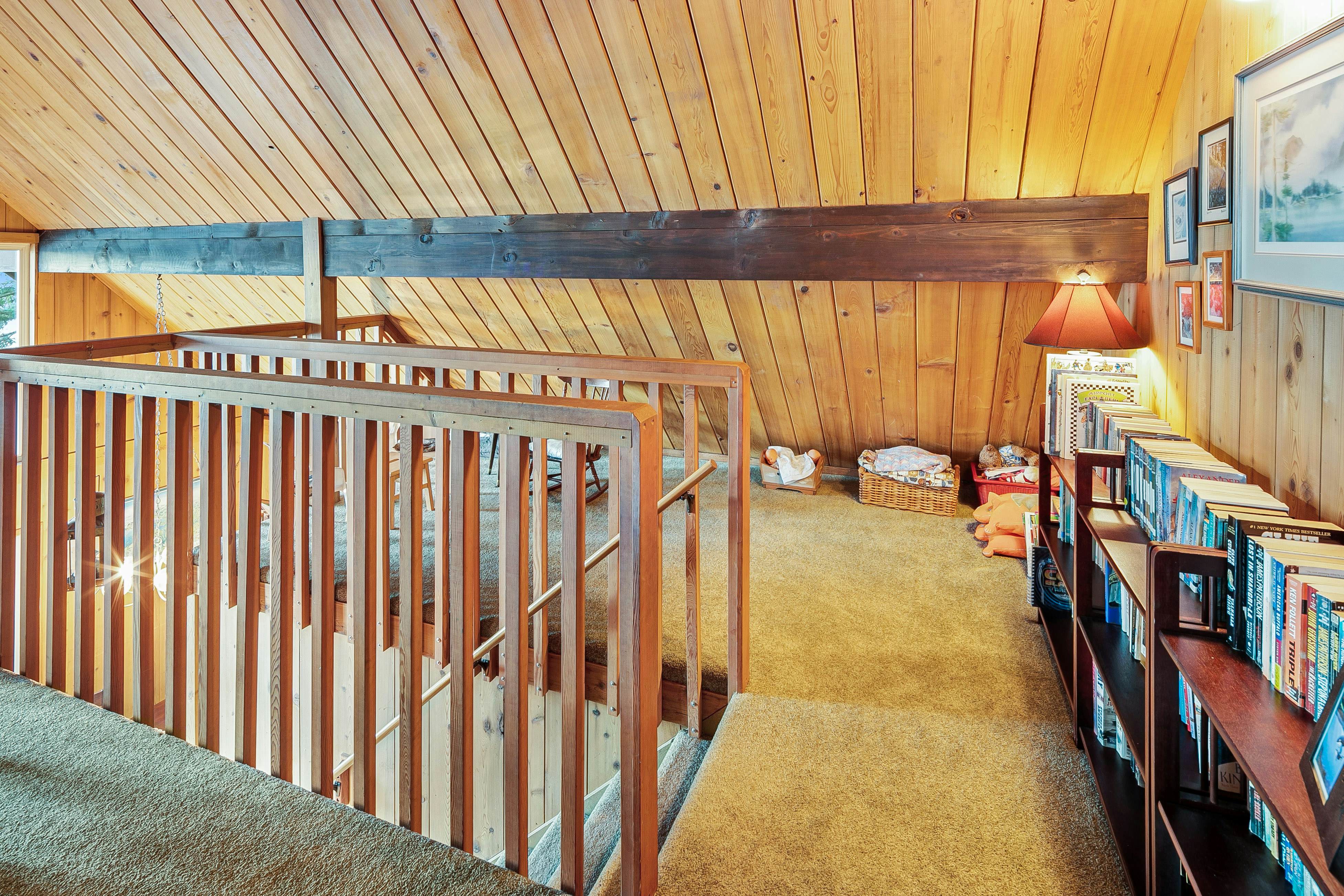 Whale View Waterfront Cottage