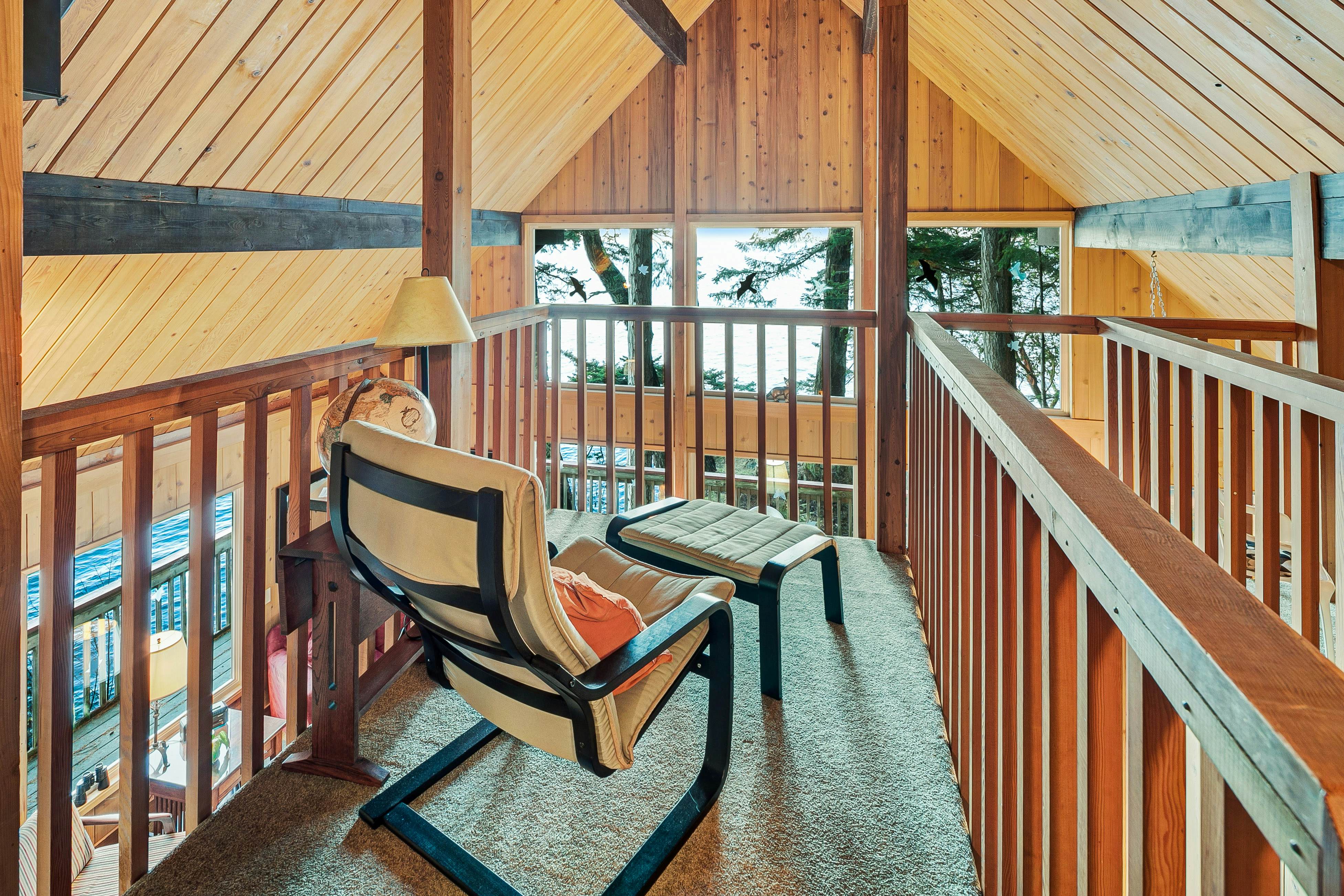 Whale View Waterfront Cottage