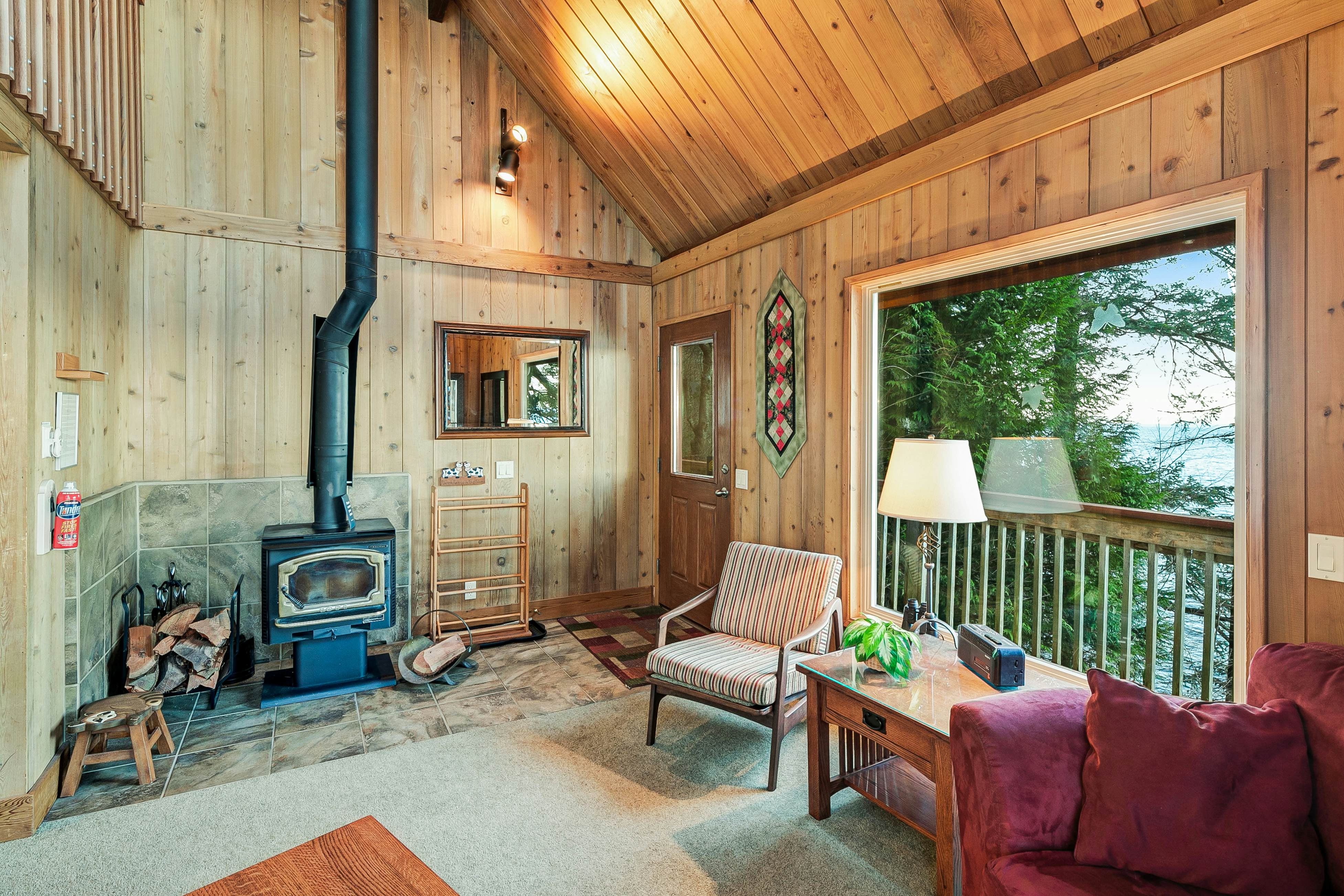 Whale View Waterfront Cottage