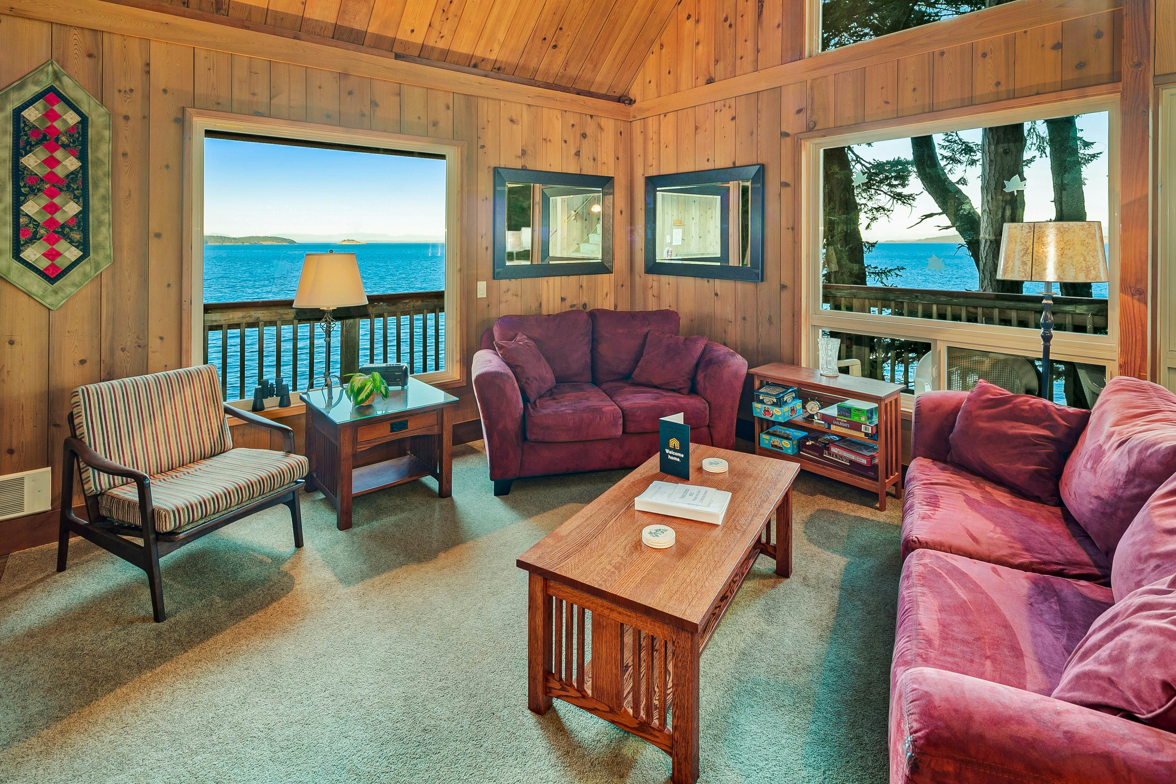 Whale View Waterfront Cottage