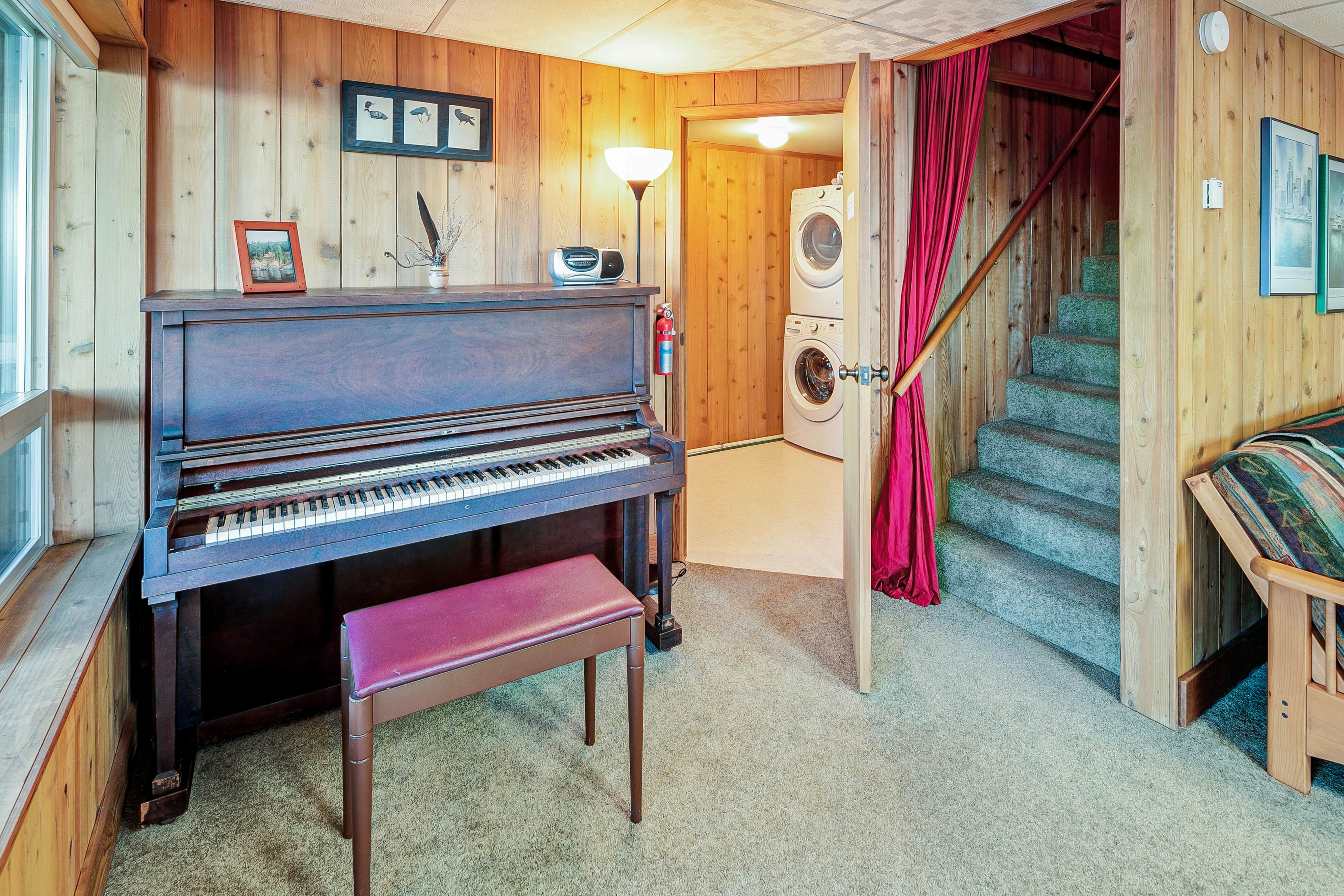 Whale View Waterfront Cottage