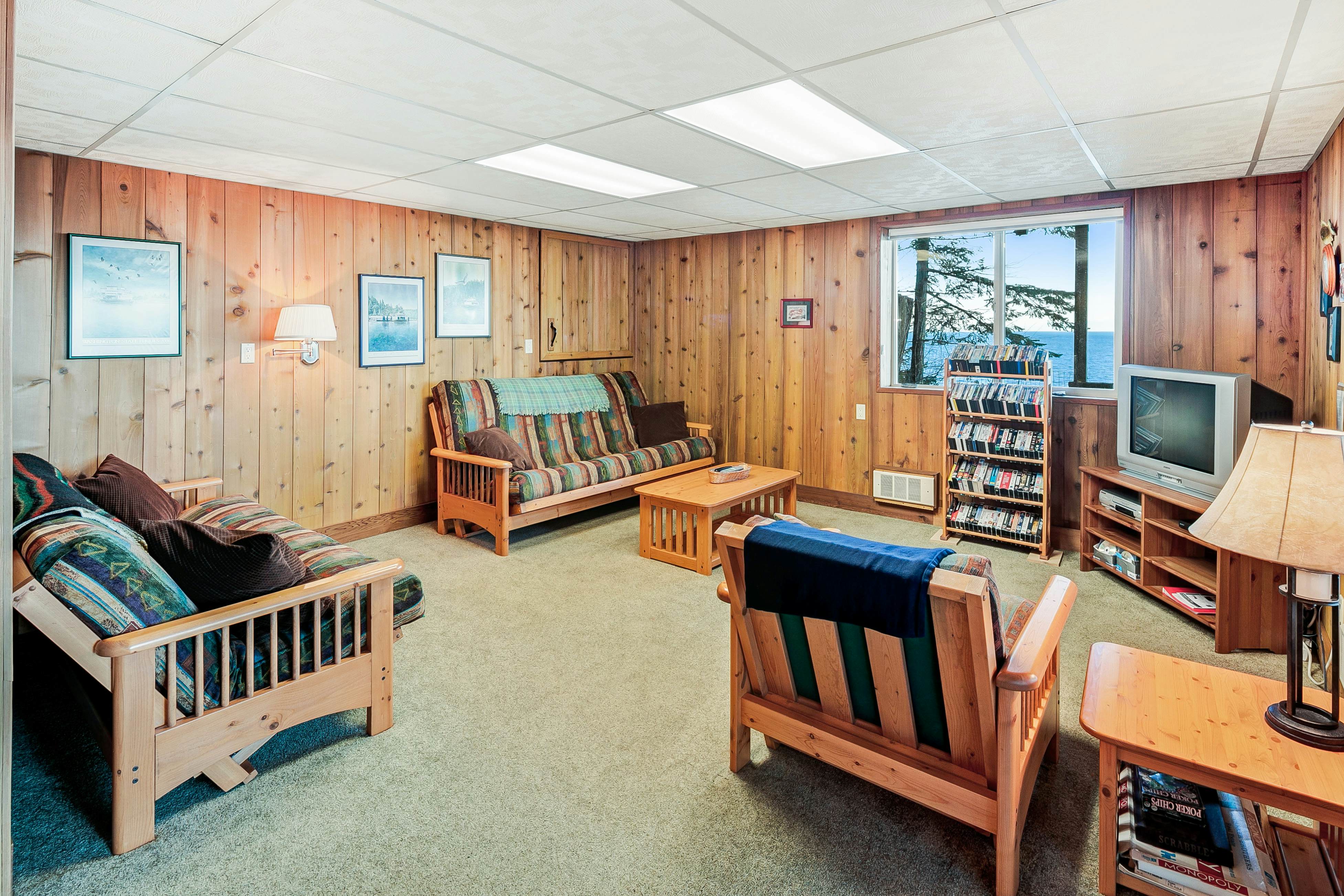 Whale View Waterfront Cottage