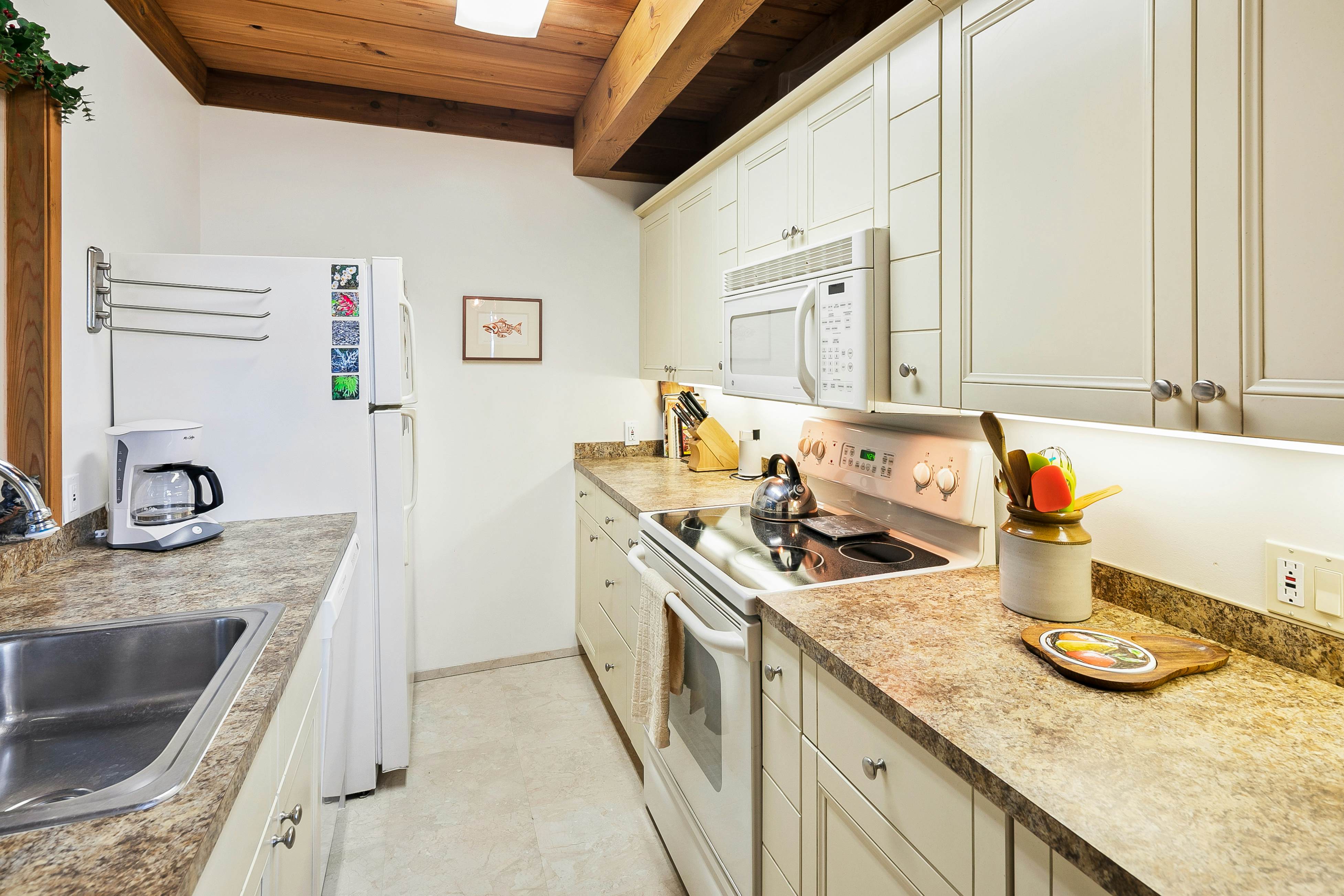 Whale View Waterfront Cottage