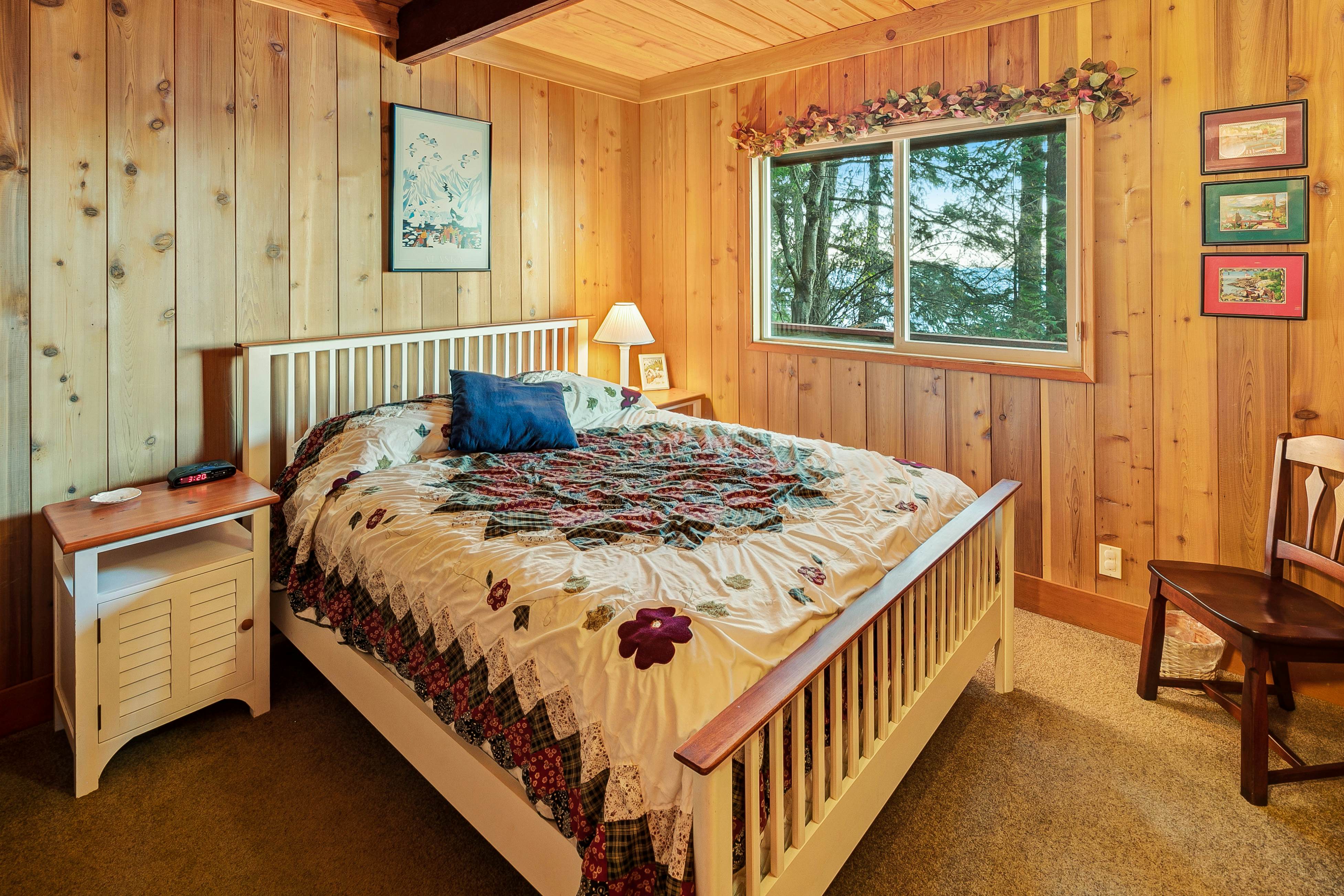 Whale View Waterfront Cottage