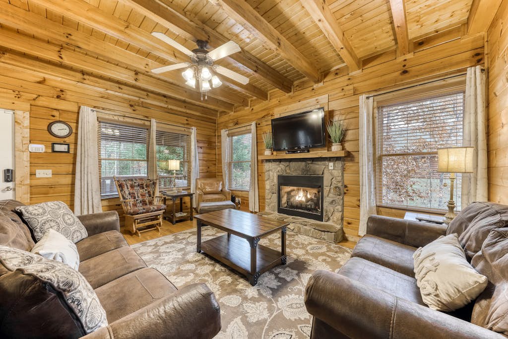 Family Cabin W Mtn View, Near Downtown, Theater โ Pigeon Forge, TN โ vacation rental