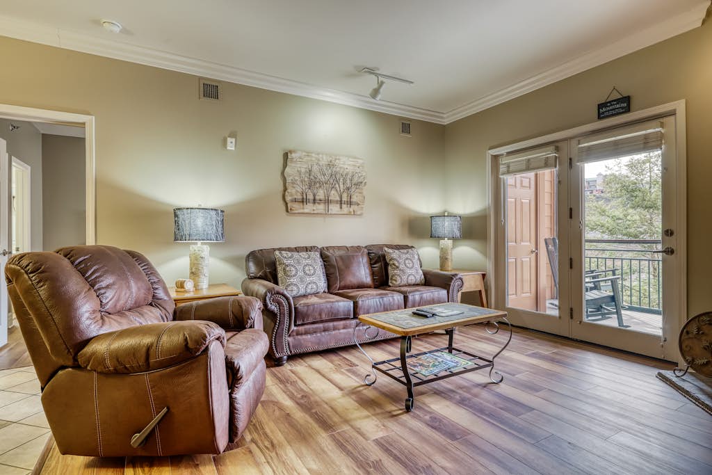 Inviting Near Downtown Condo, Sleeps 6, Jetted Tub — Gatlinburg, TN — vacation rental