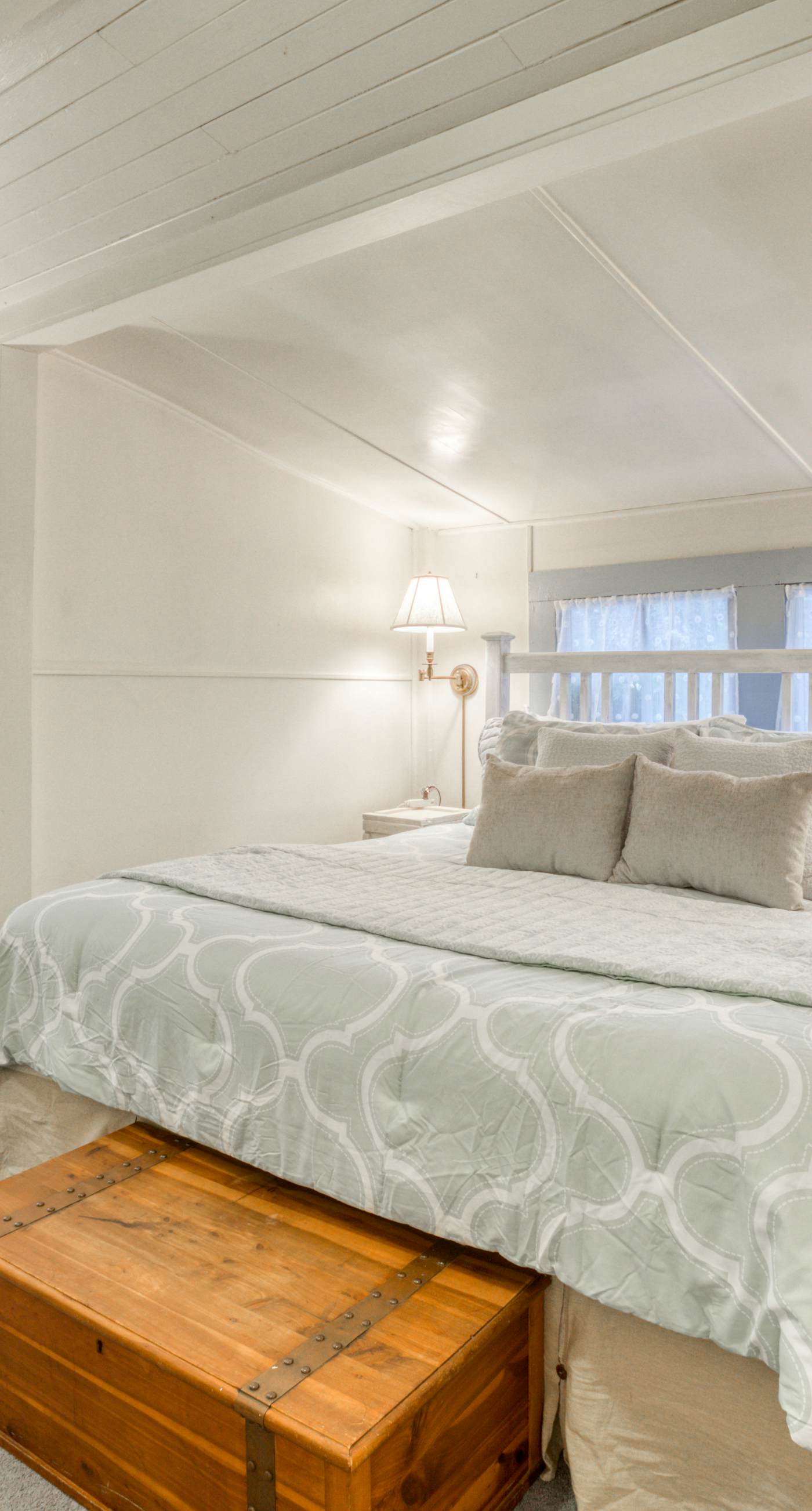 Seaside Classic Cozy Bungalow